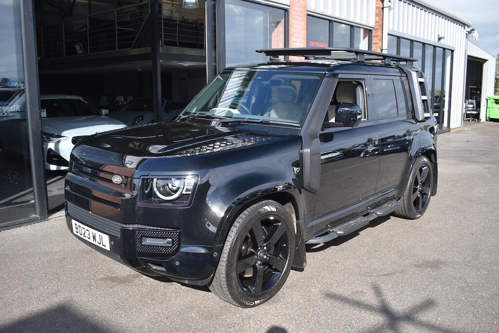 Land Rover Defender view 17