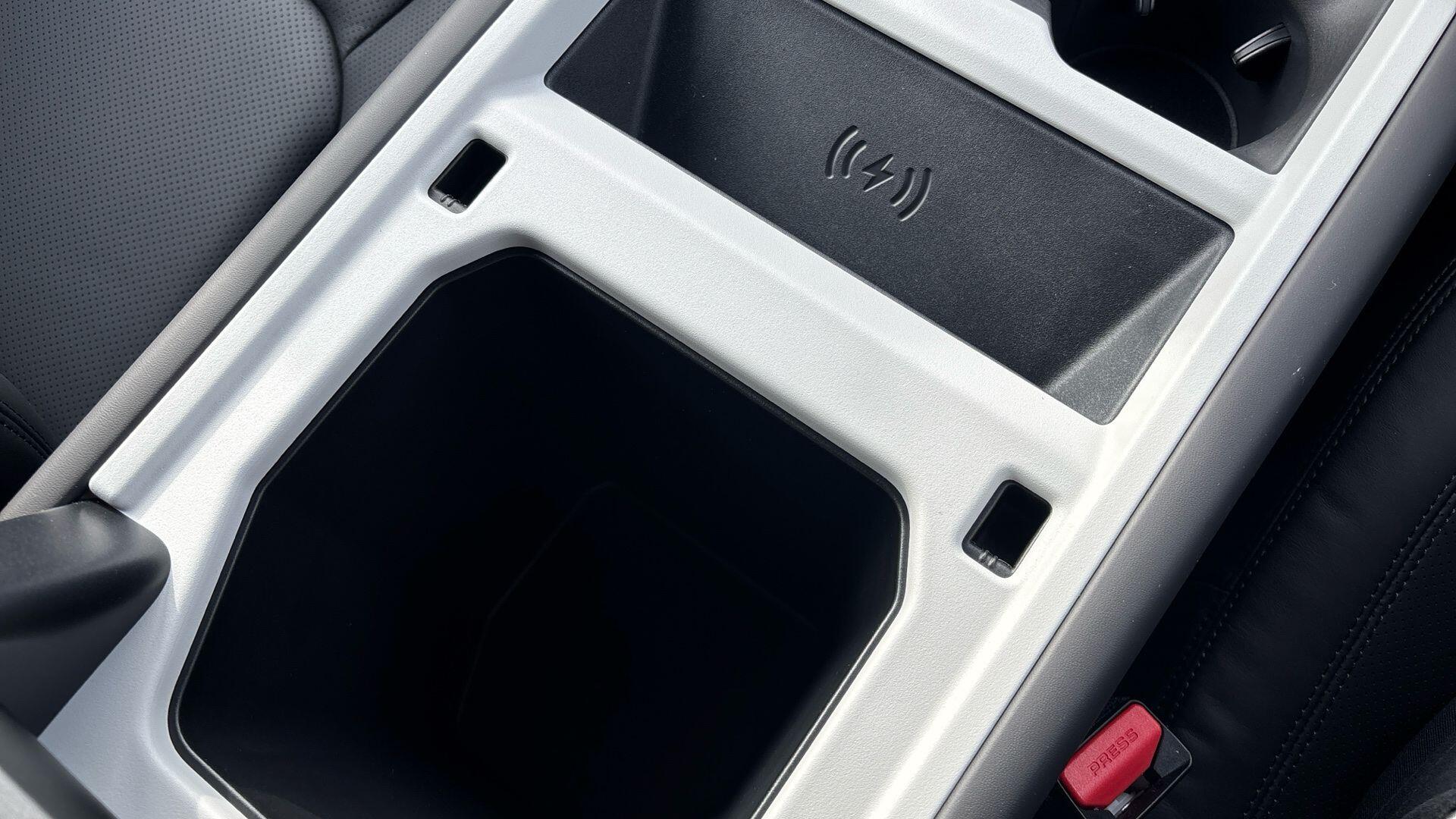 Land Rover Defender view 11