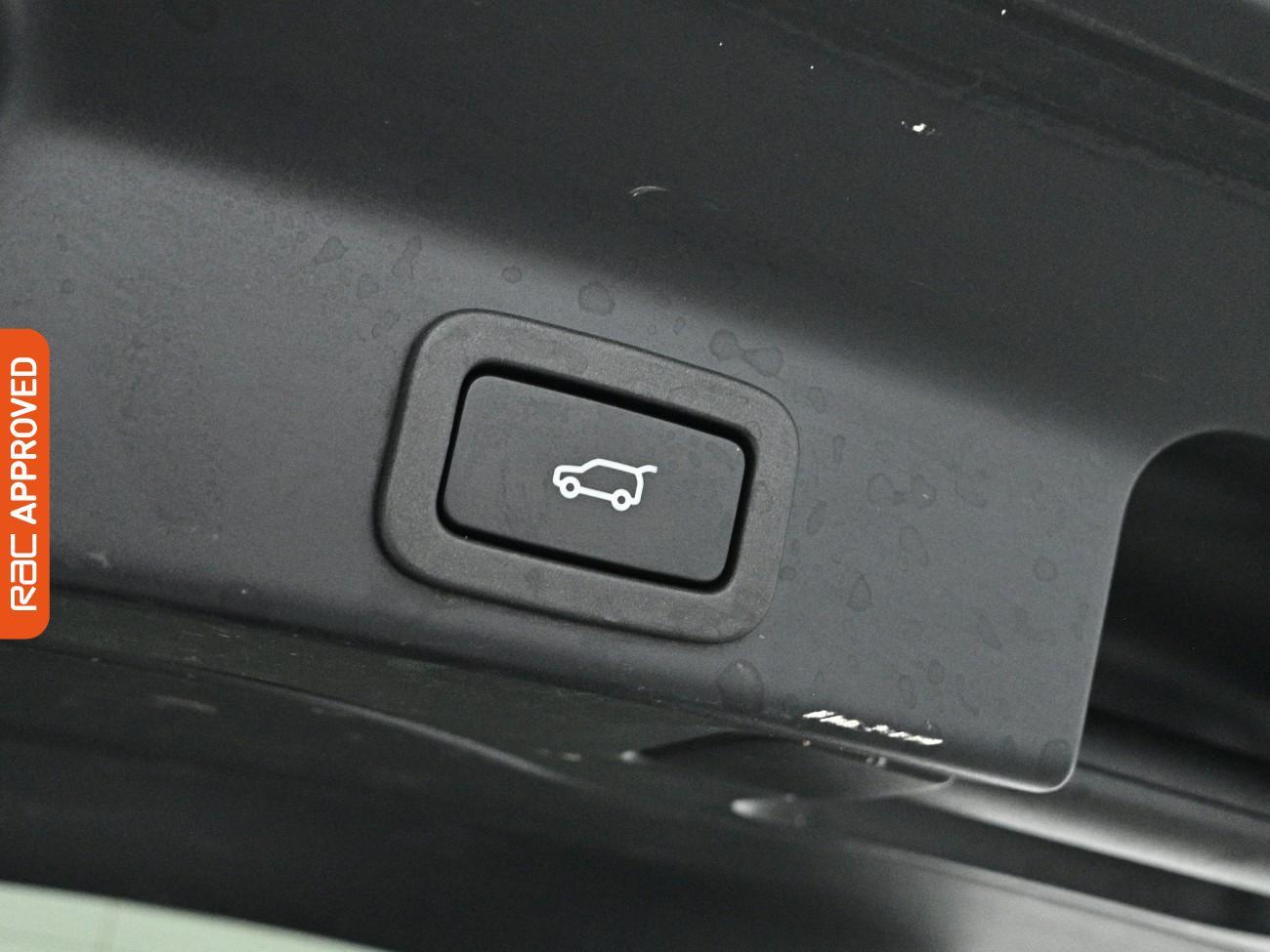Jaguar F-Pace view 27