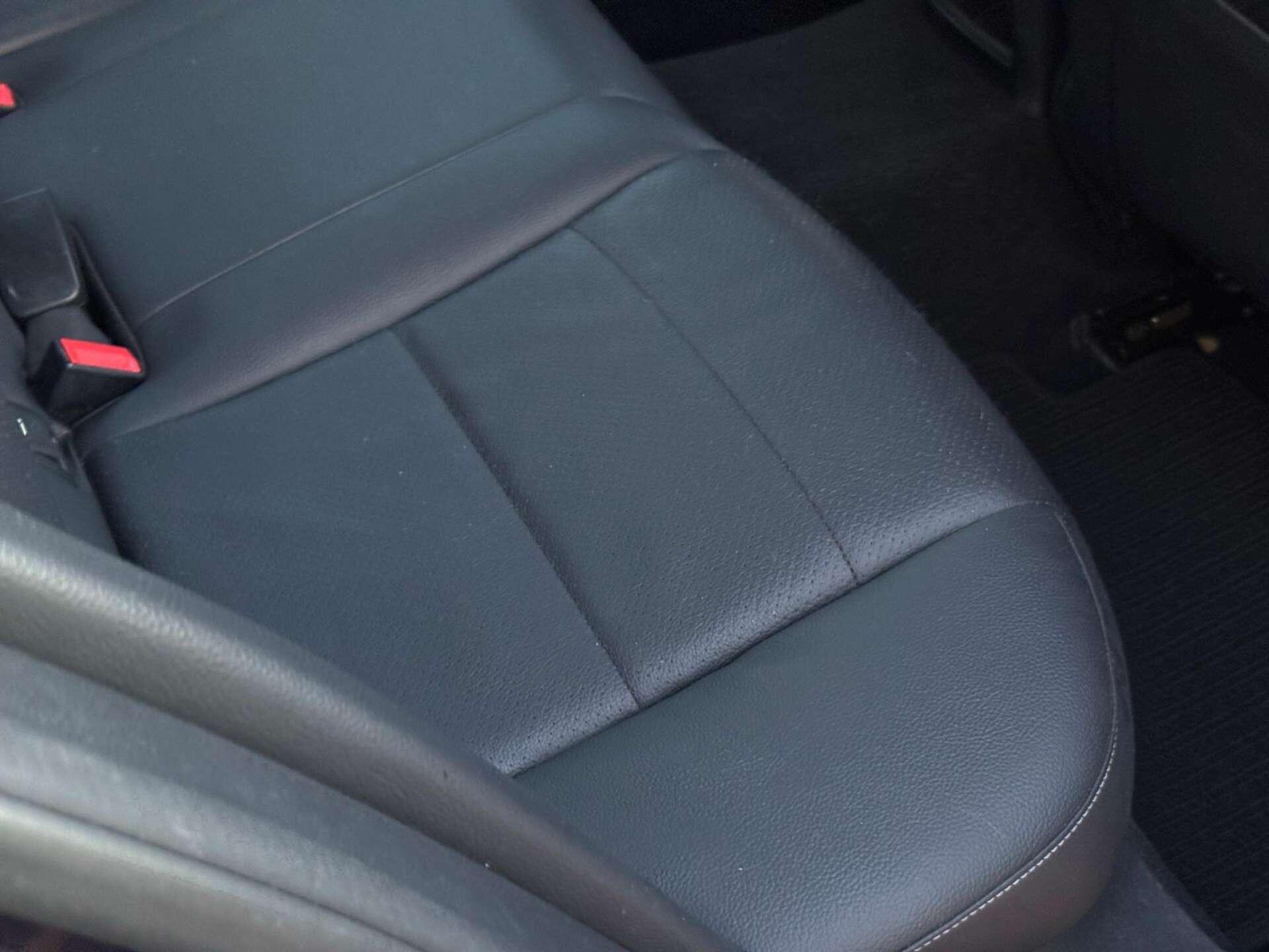 Mercedes-Benz C Class view 32