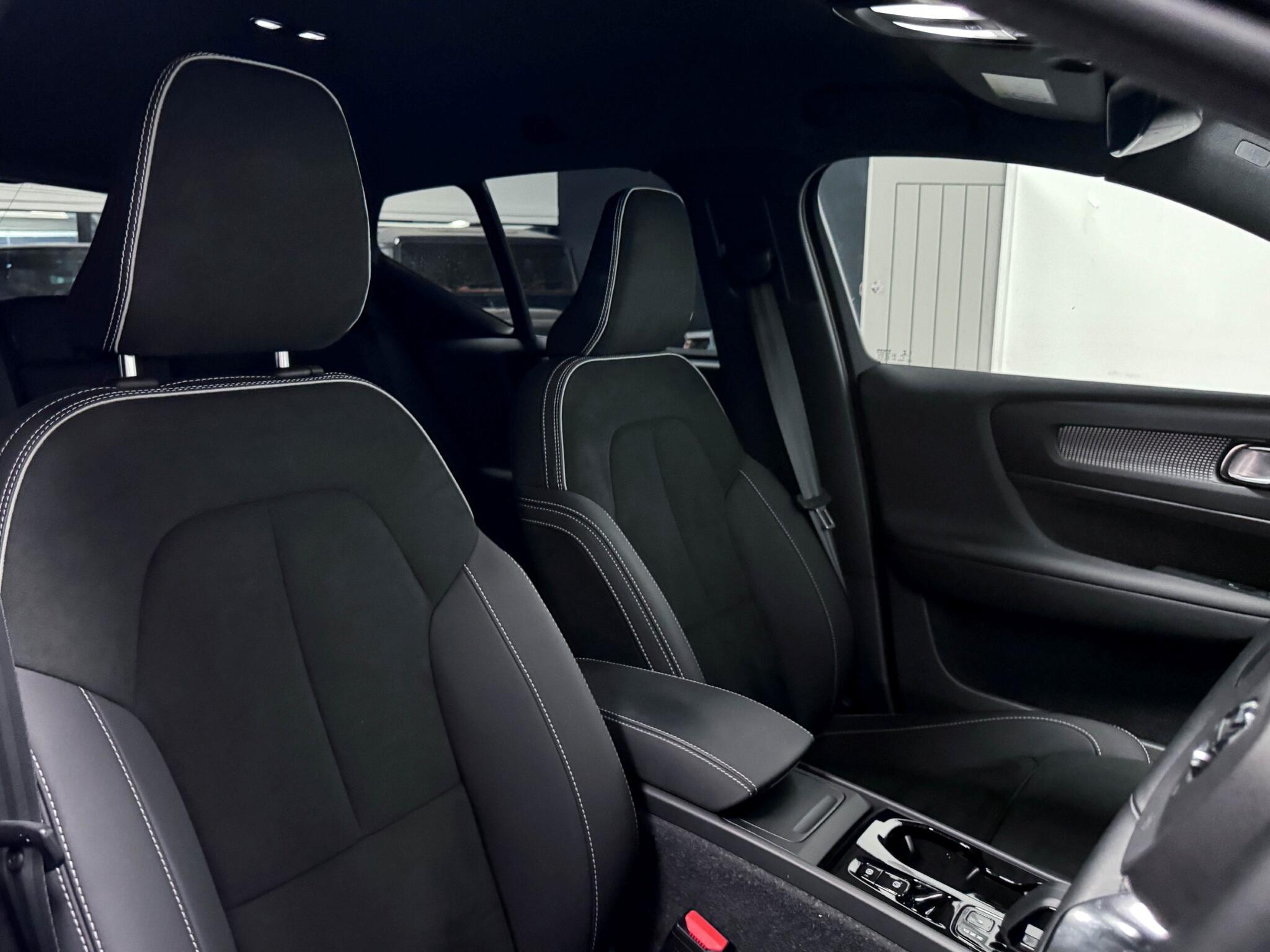Volvo XC40 view 28