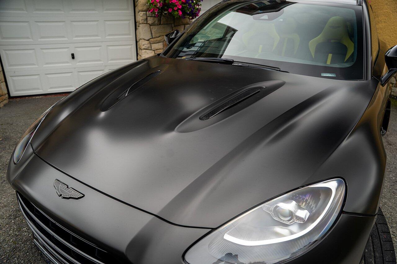 Aston Martin DBX view 40