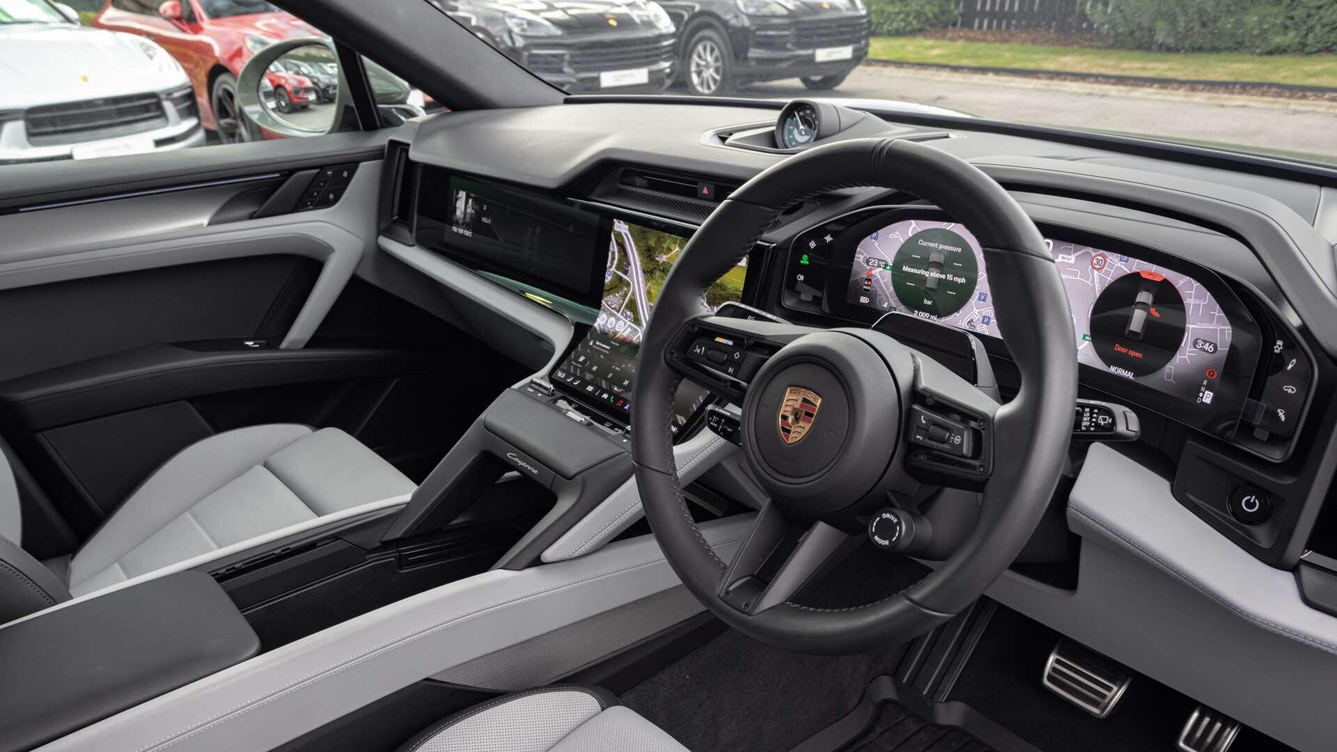 Porsche Cayenne view 19