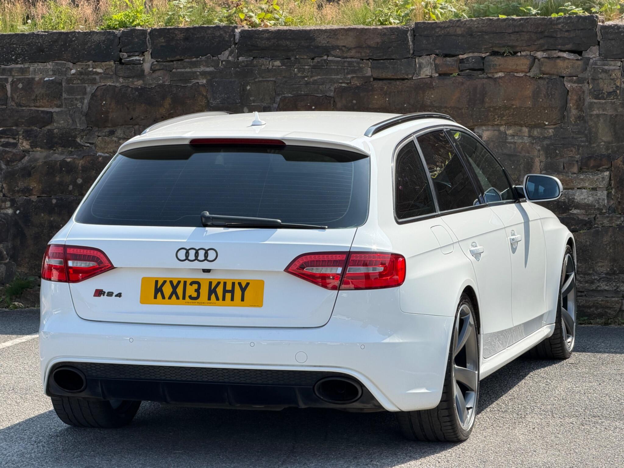 Audi RS4 view 7