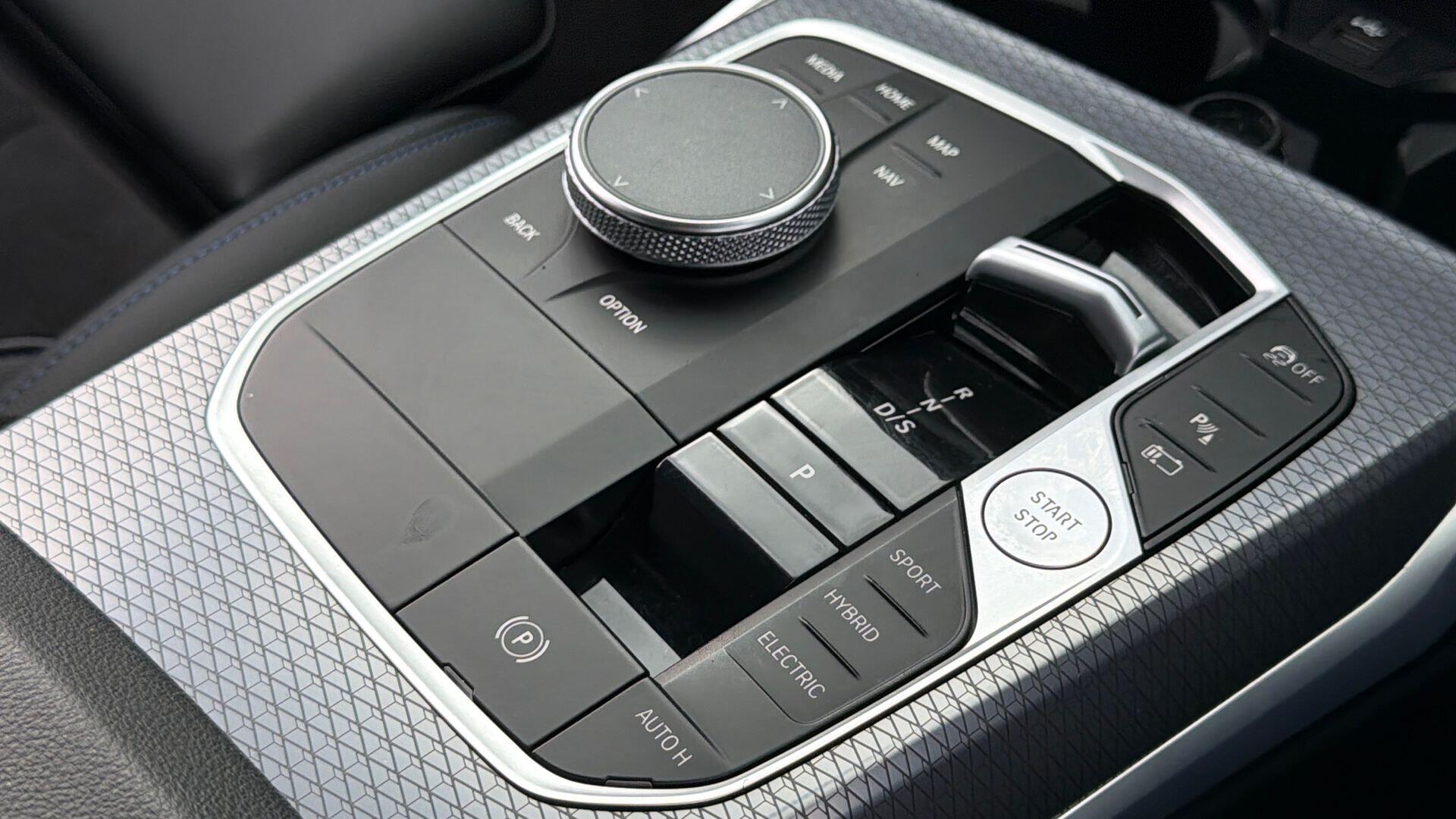 BMW 3 Series view 10