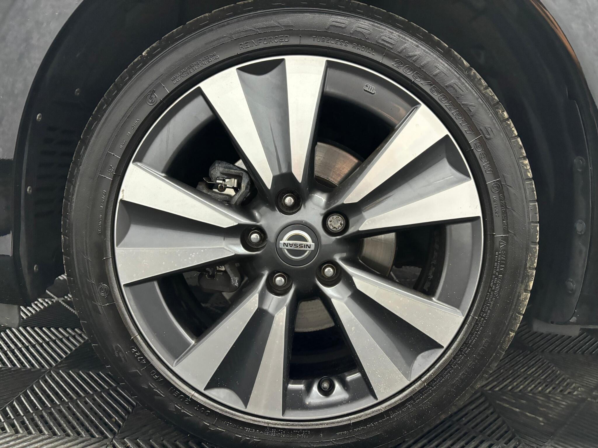 Nissan Pulsar view 21