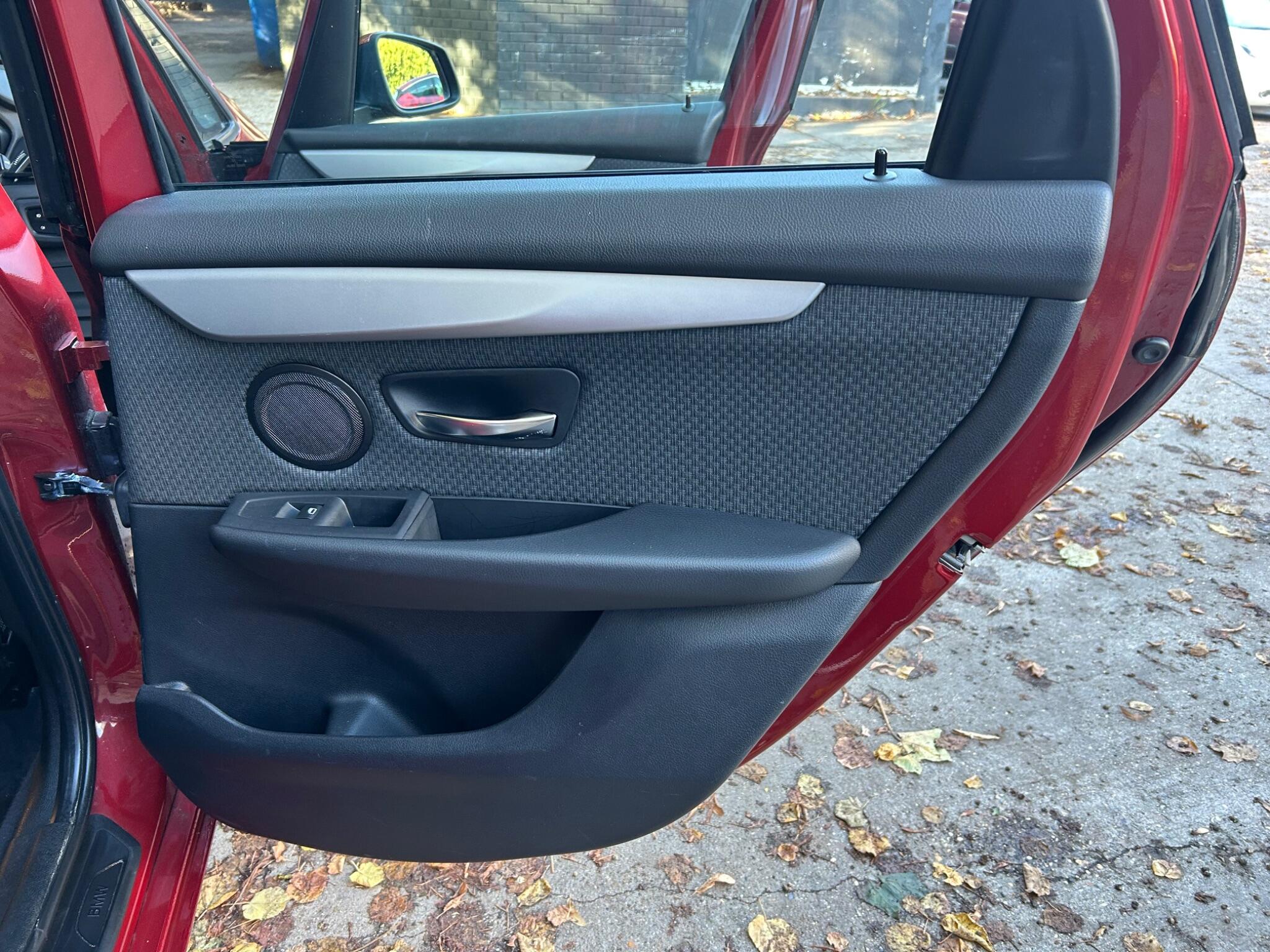BMW 2 Series view 33