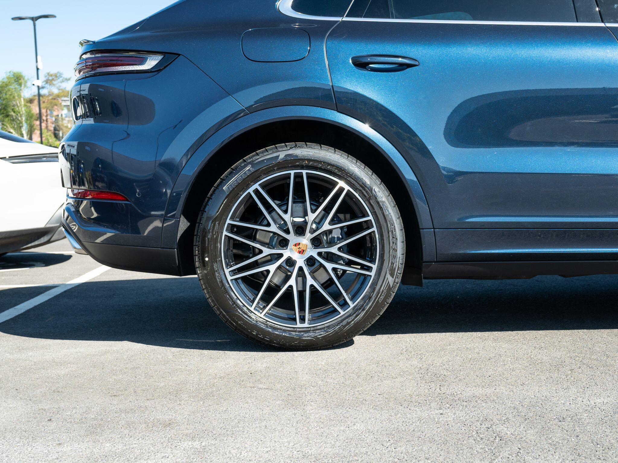 Porsche Cayenne view 11