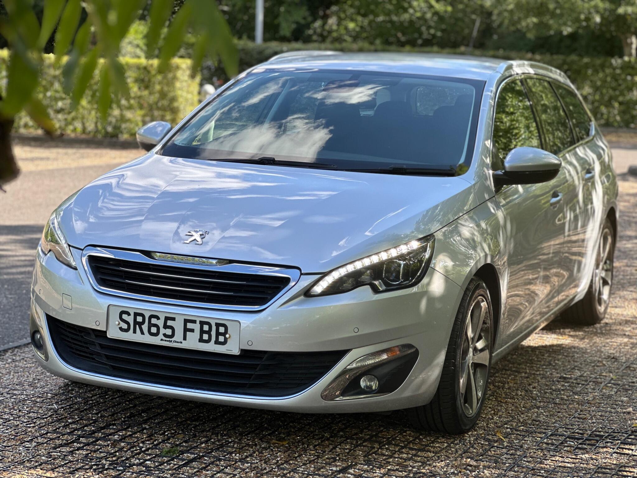 Peugeot 308 view 3