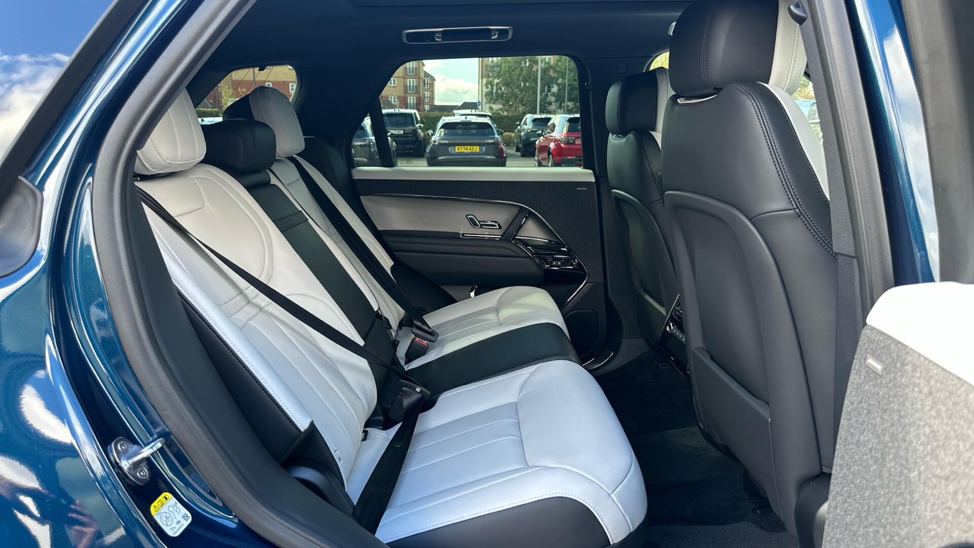 Land Rover Range Rover Sport view 35