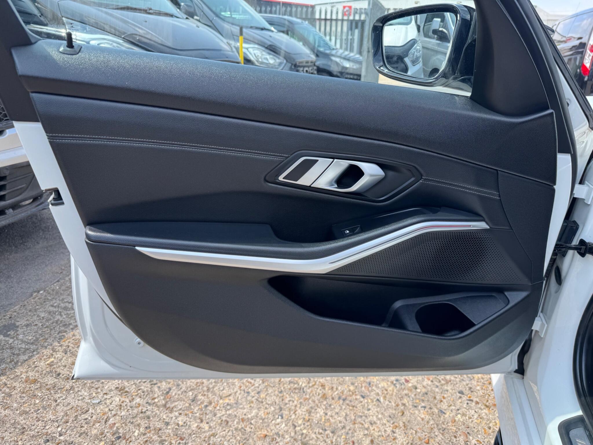BMW 3 Series view 37
