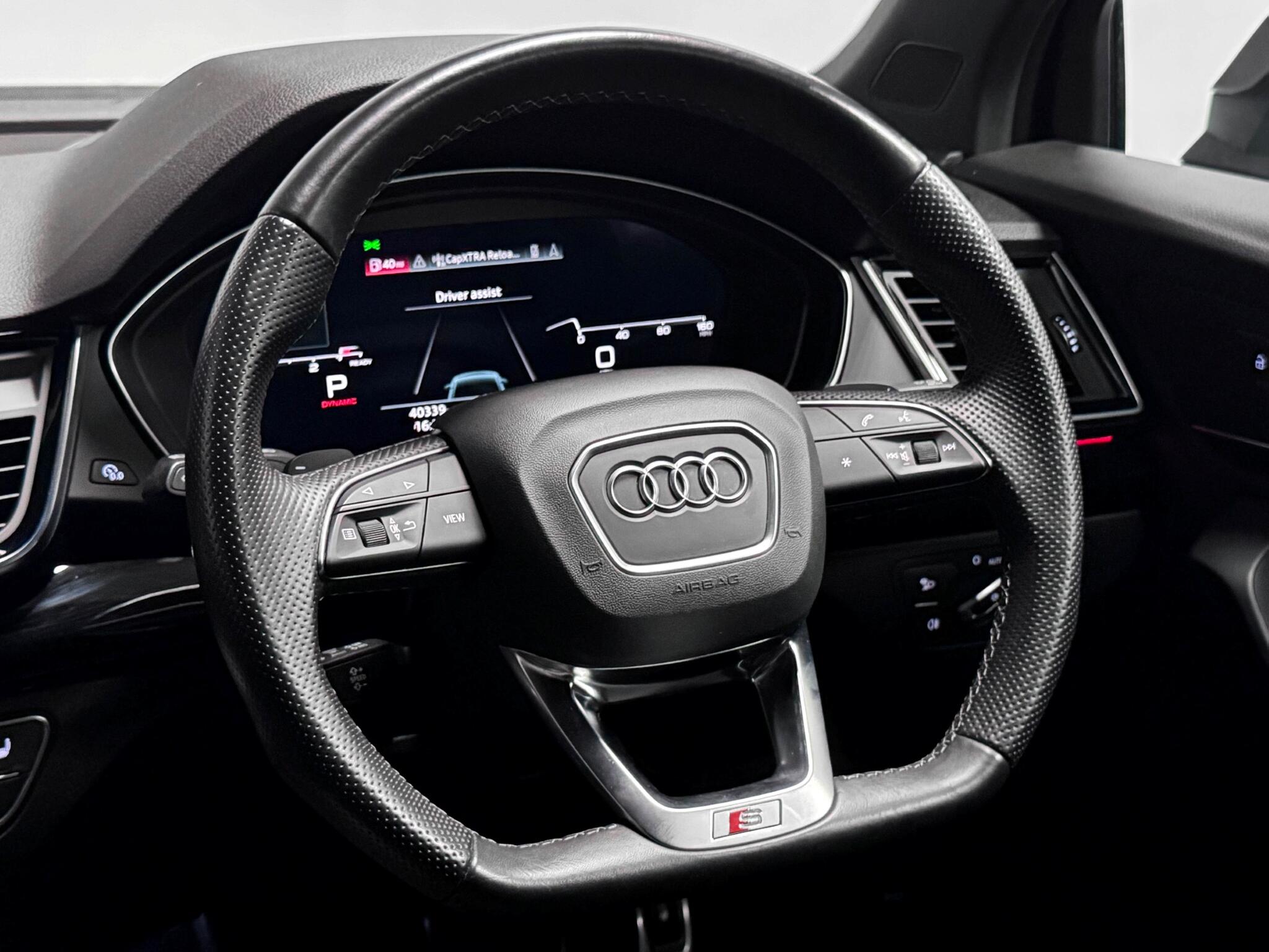 Audi Q5 view 16