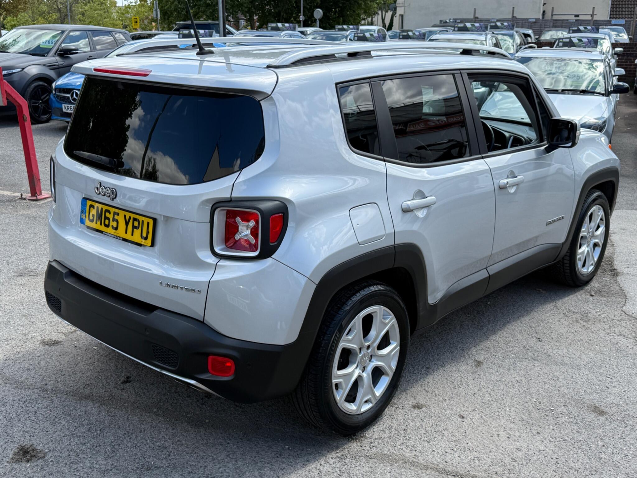 Jeep Renegade - Image 18