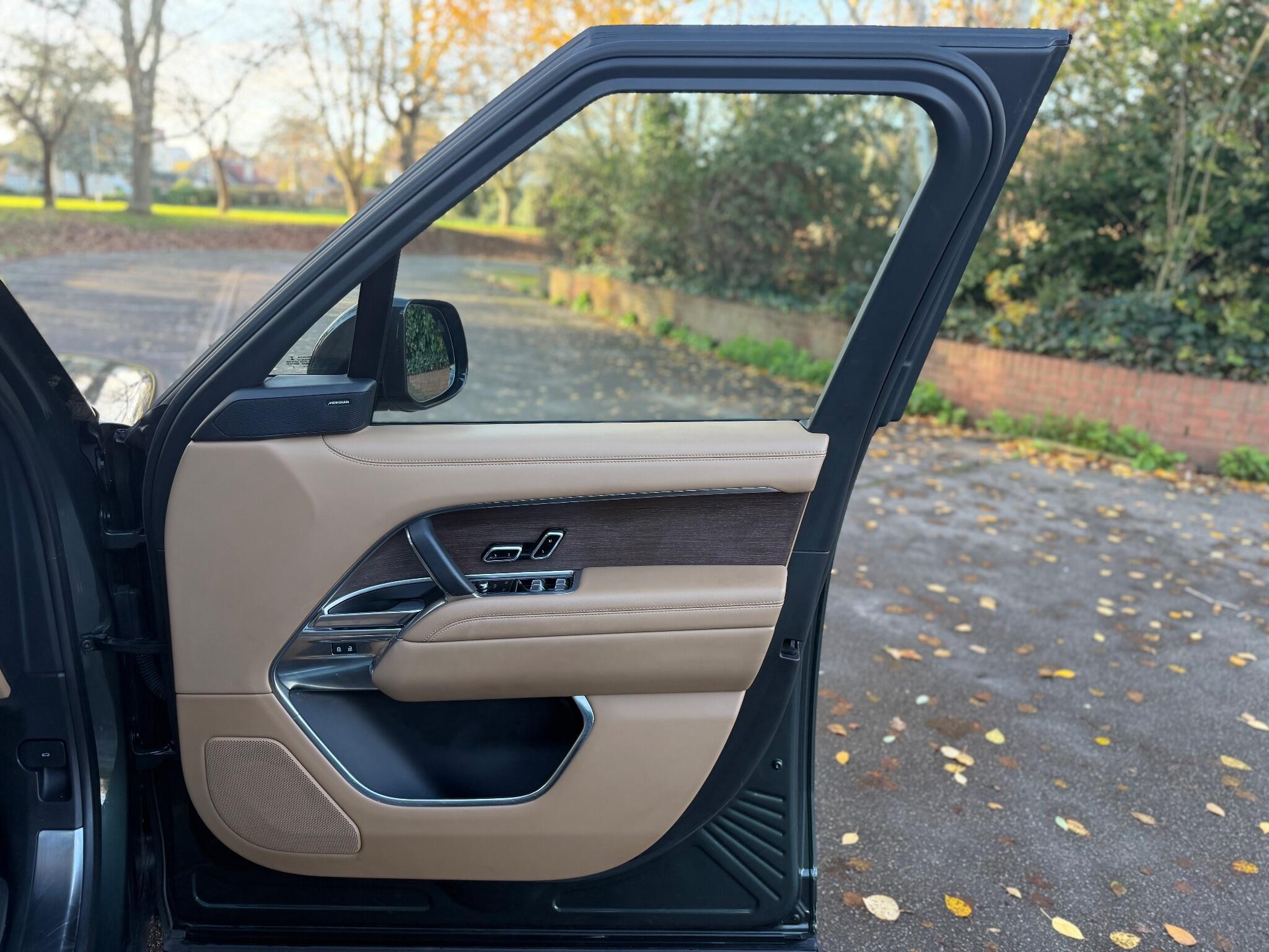 Land Rover Range Rover view 16