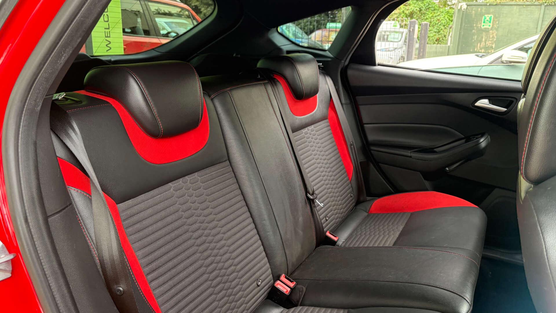 Ford Focus view 10