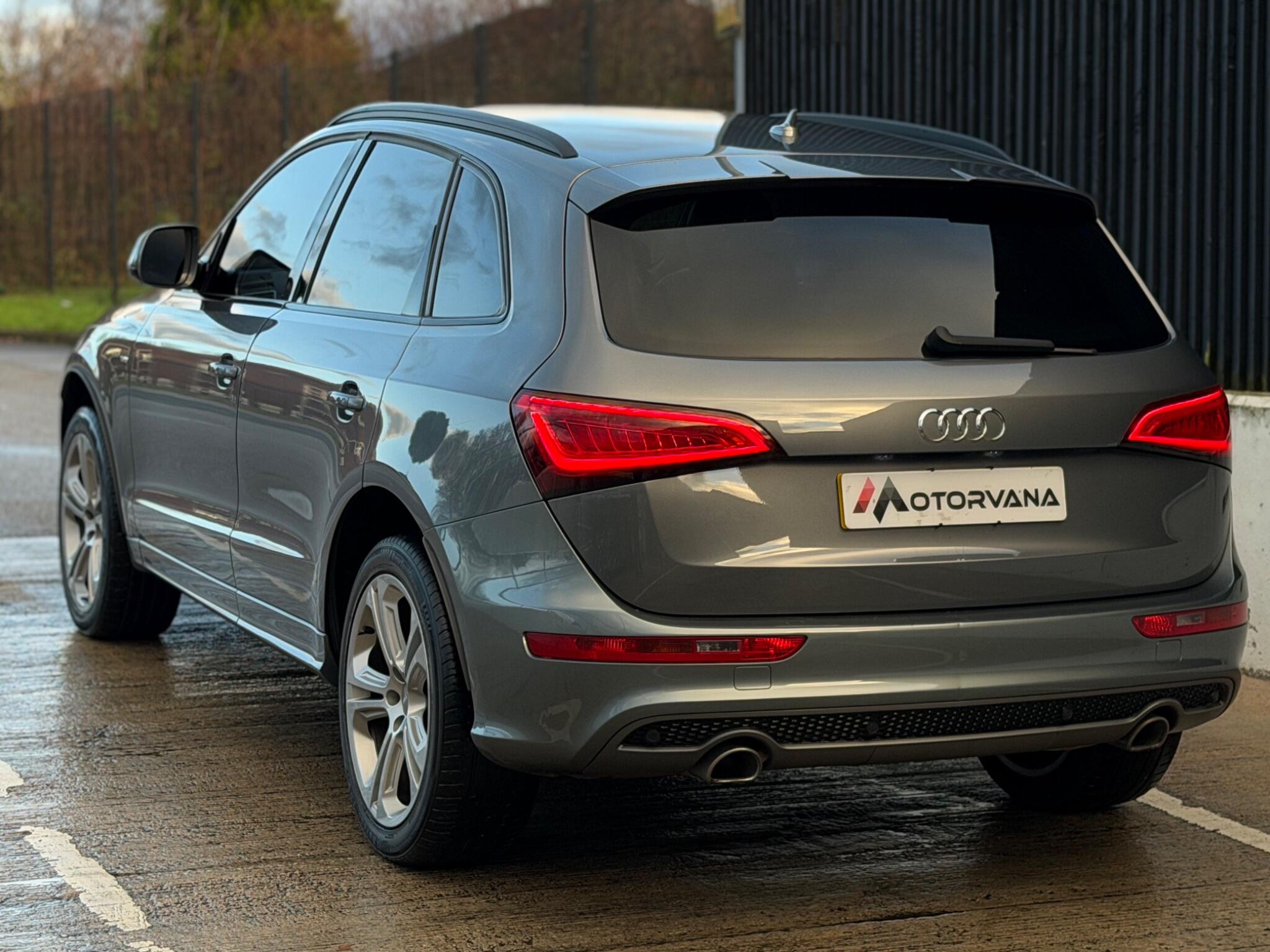 Audi Q5 view 10