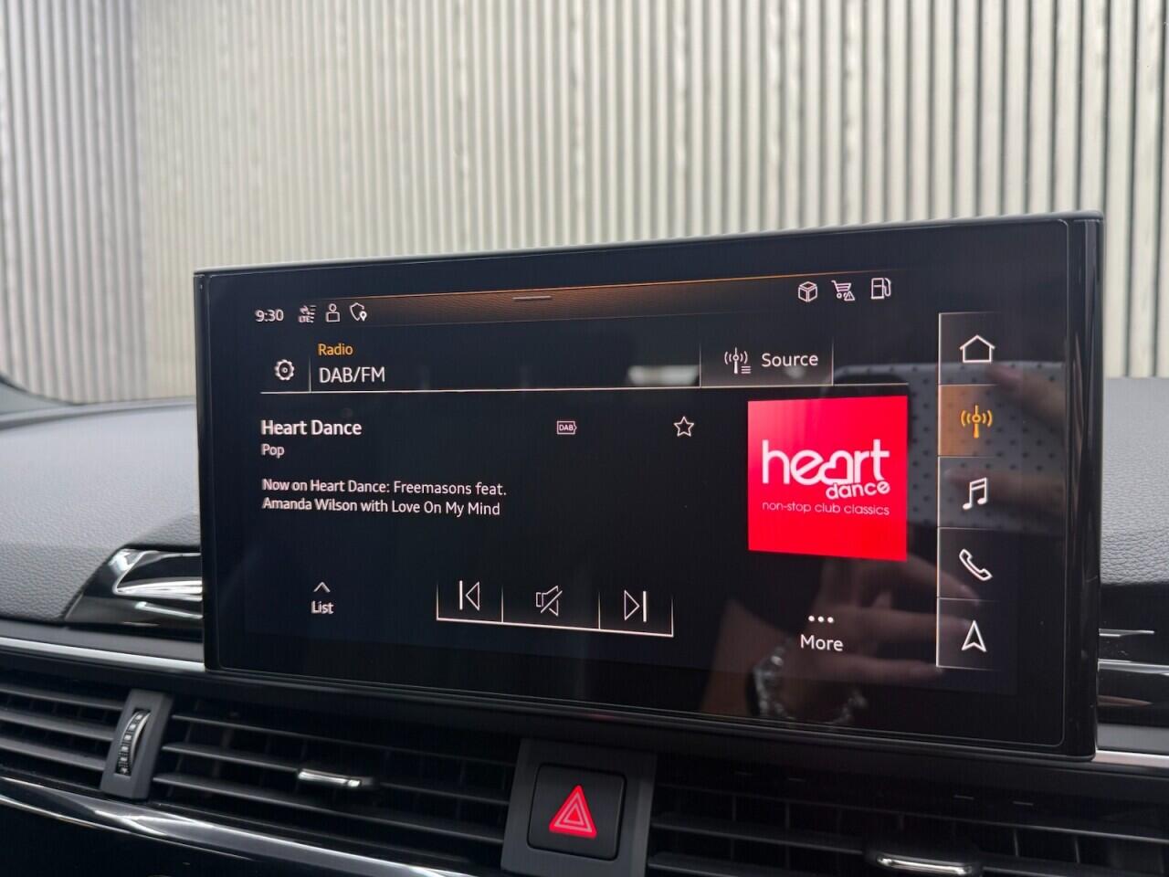 Audi A4 view 16