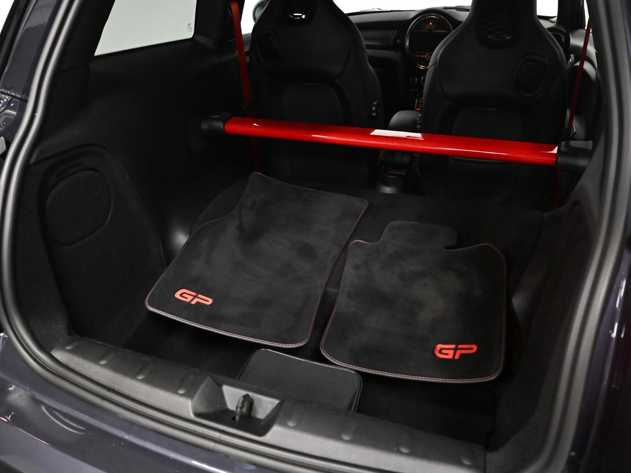 Mini Hatch view 8