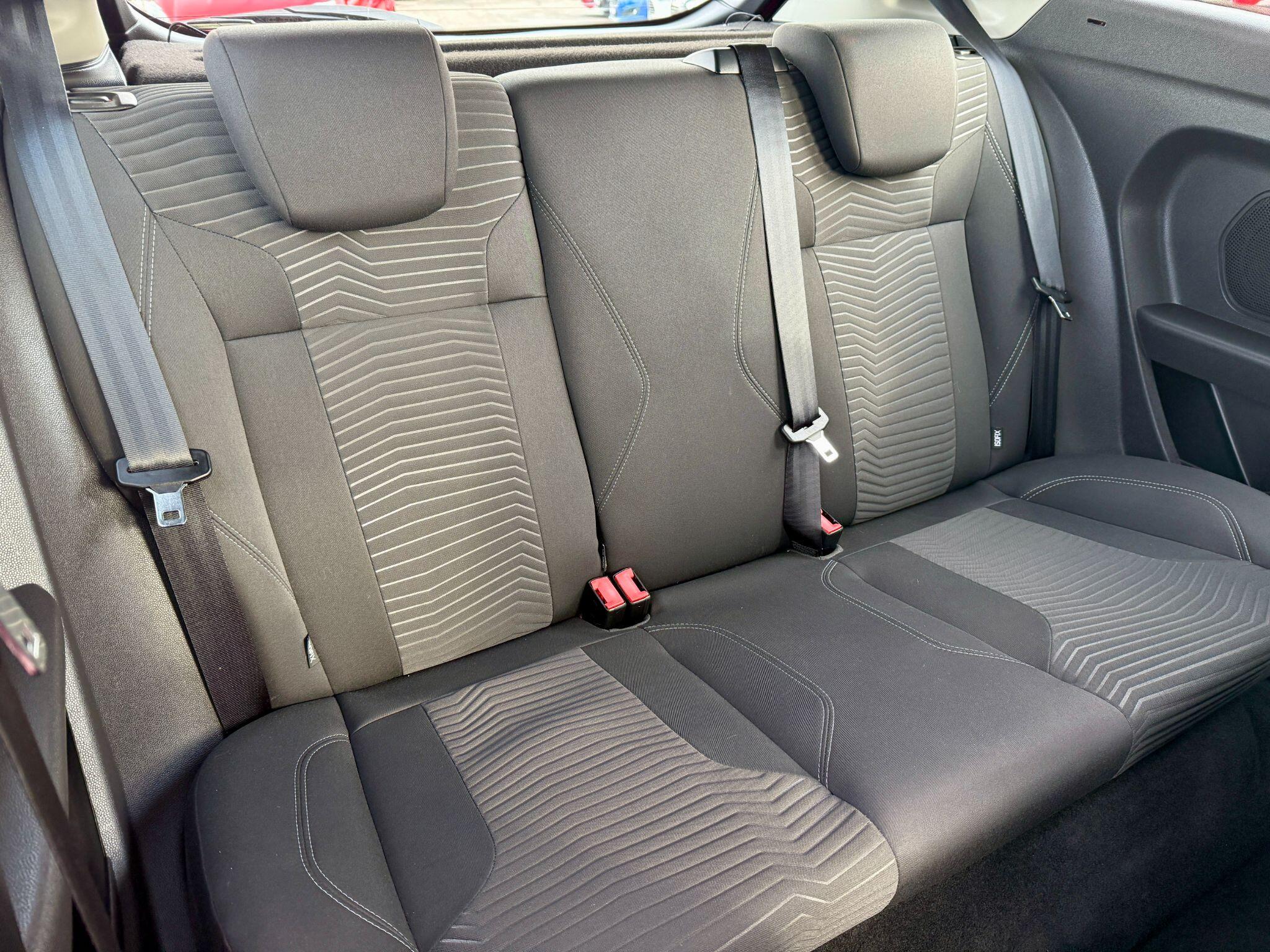 2014 Ford Fiesta image 17