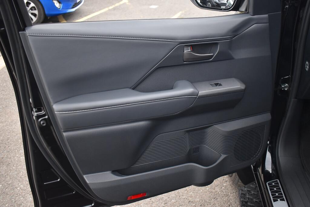 Toyota Hilux view 41