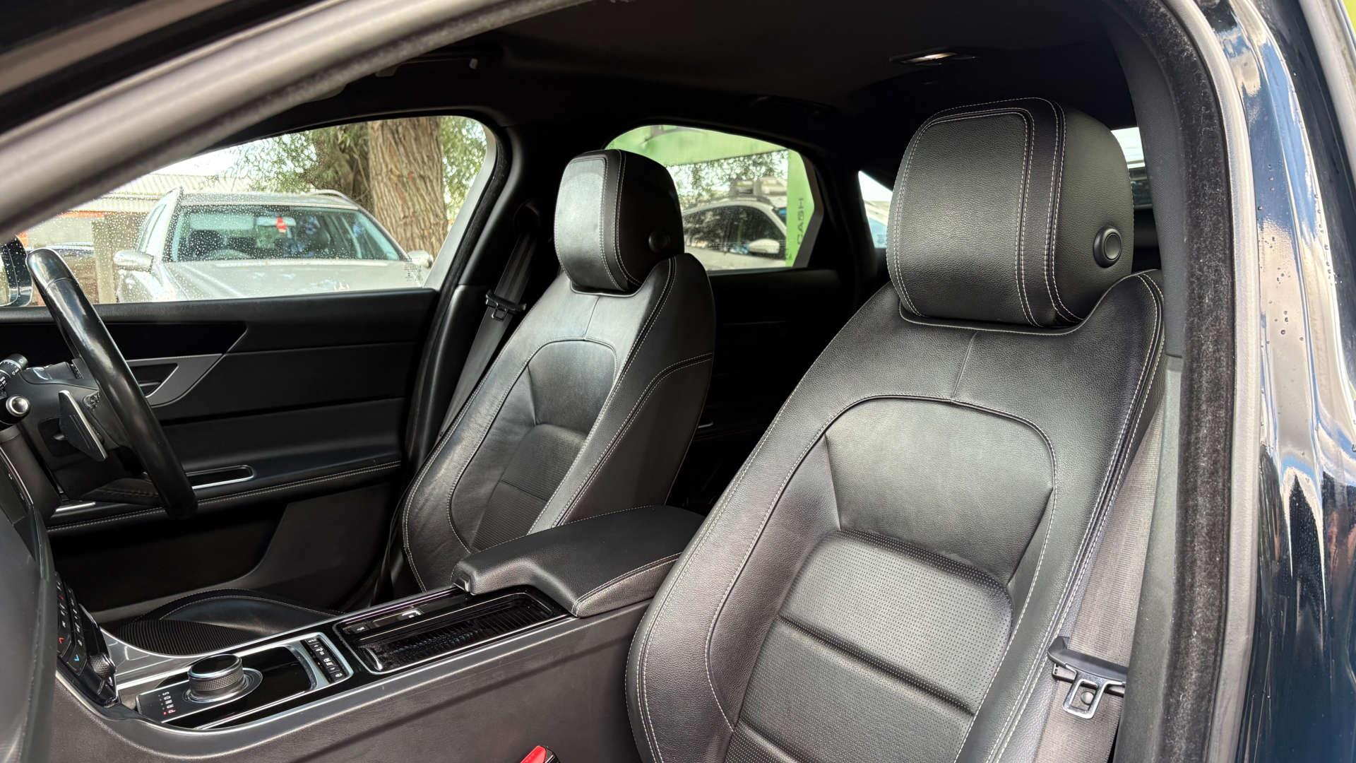 Jaguar XF view 17