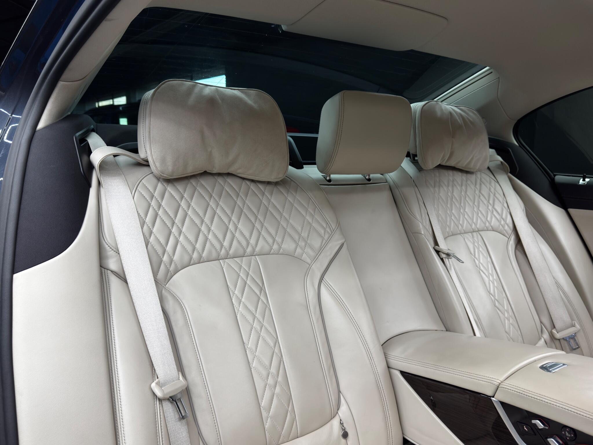 BMW 7 Series view 15