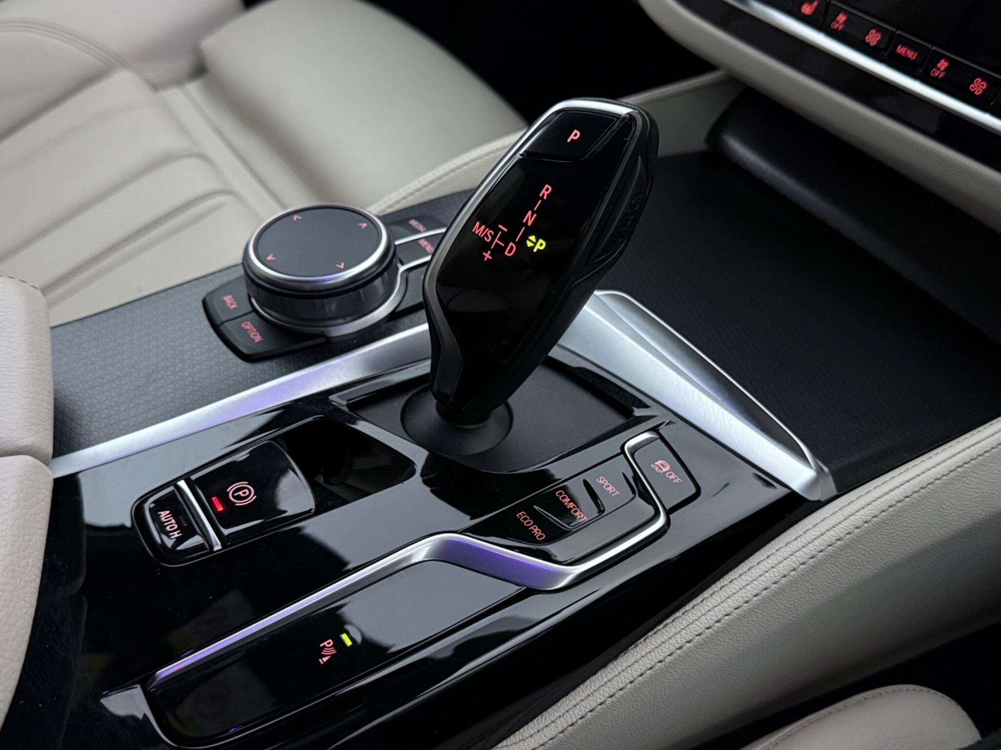 BMW 5 Series view 21