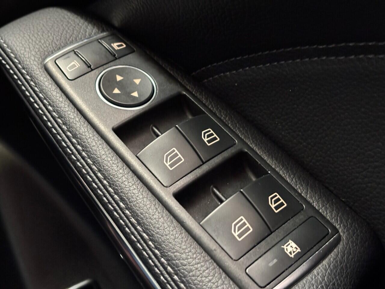 Mercedes-Benz GLA view 42