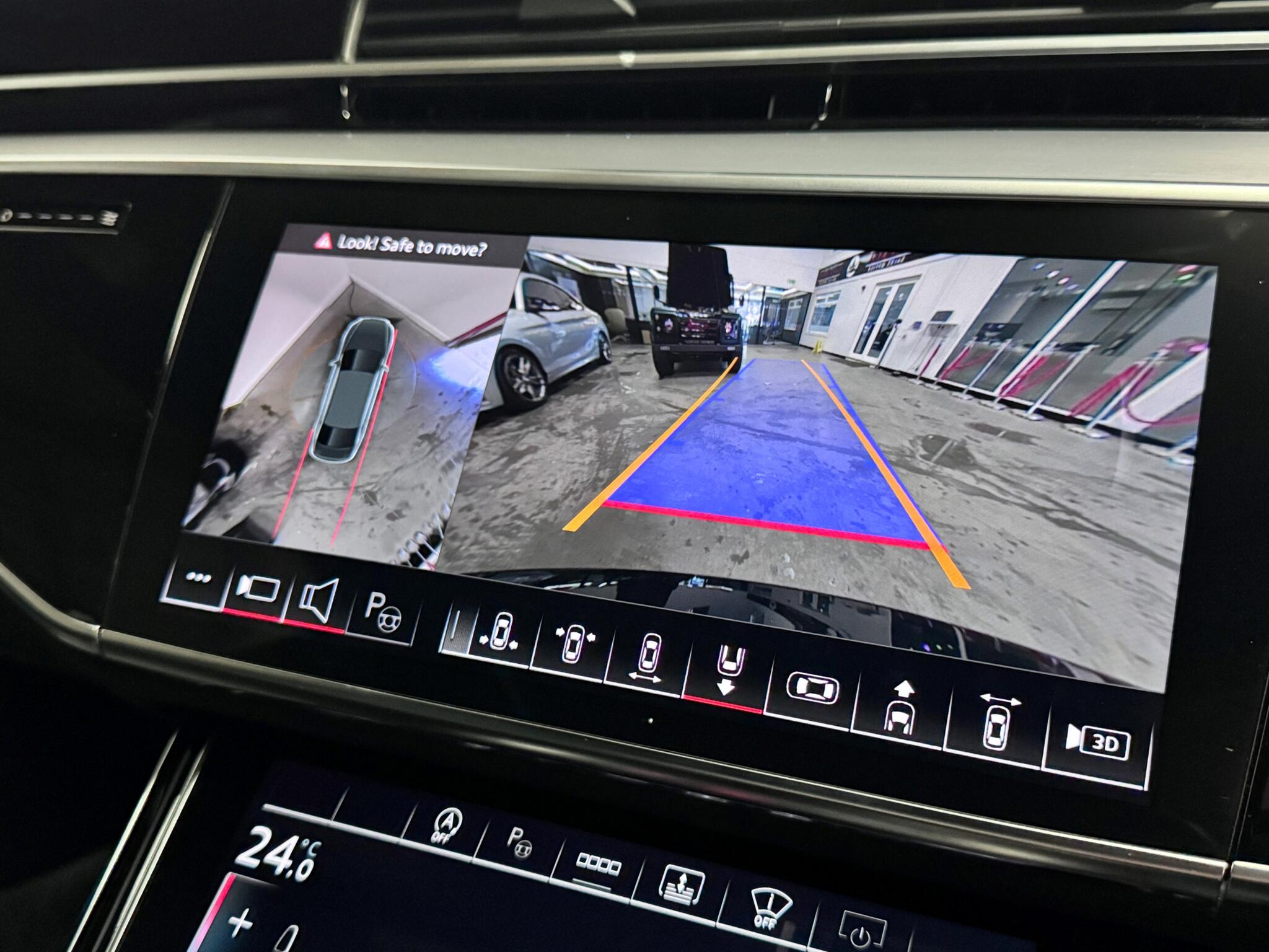 Audi A8 view 43