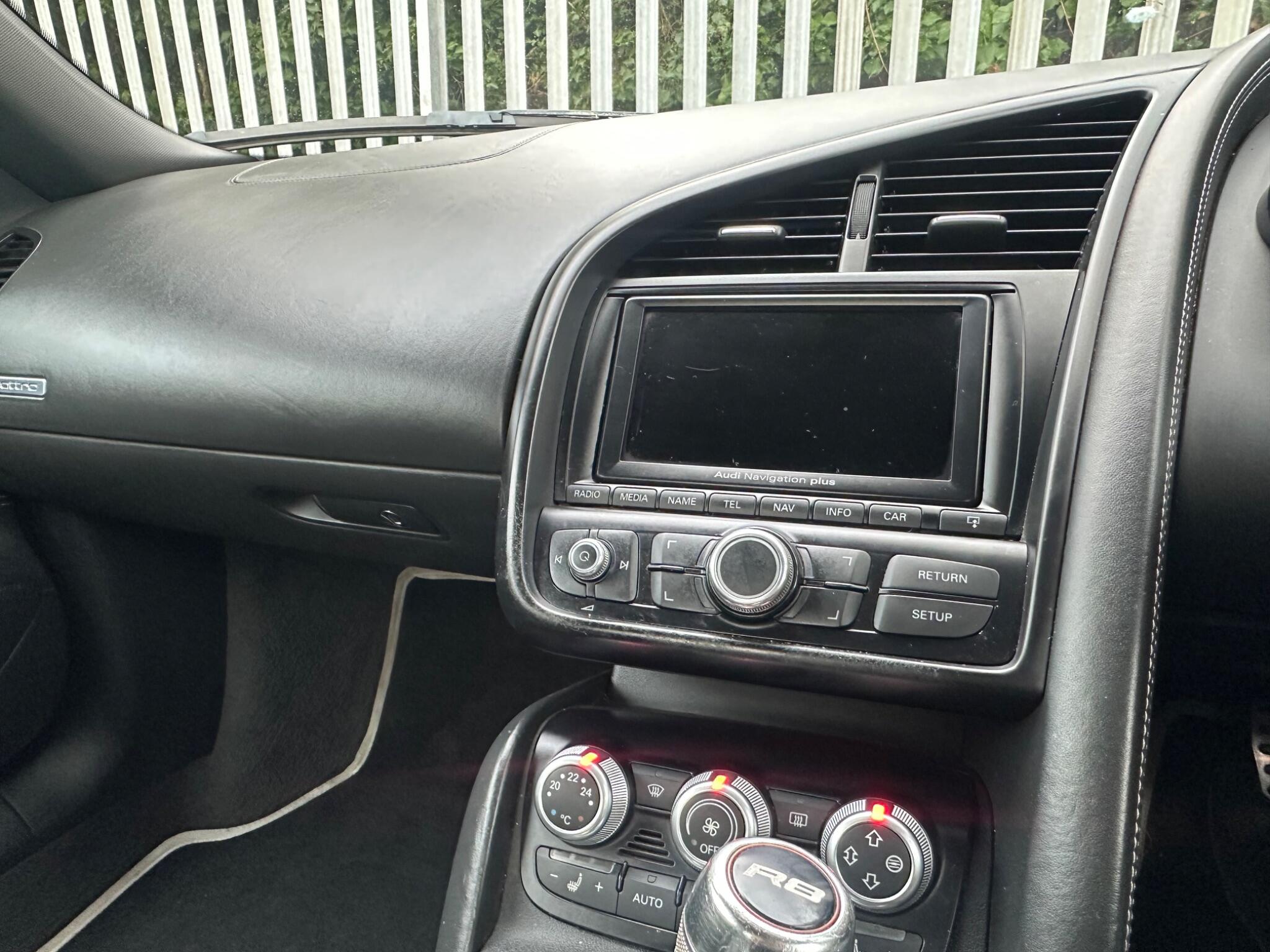 Audi R8 view 17