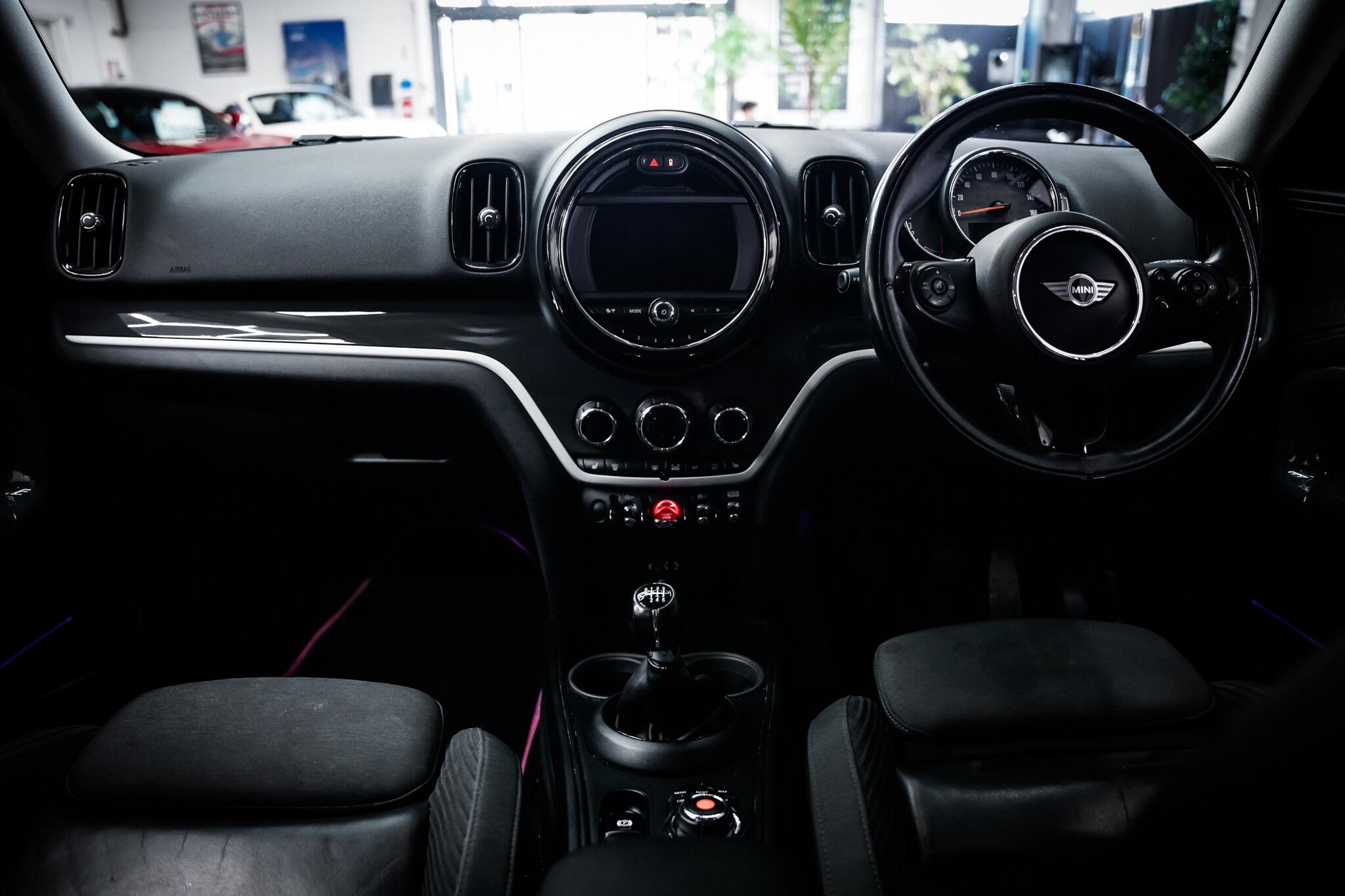 Mini Countryman view 21
