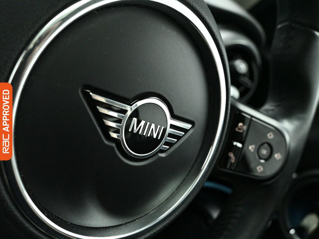 Mini Hatch view 24