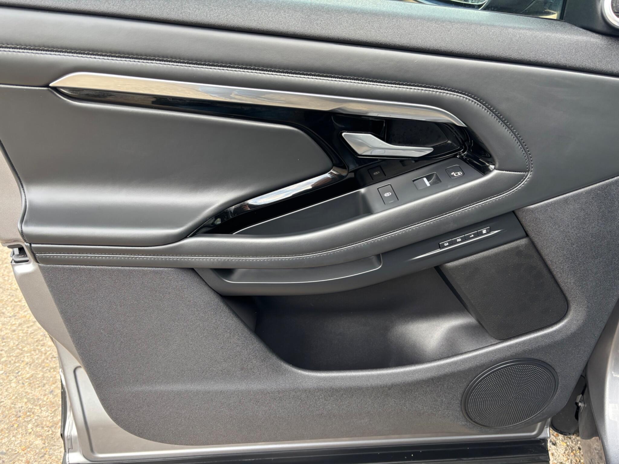 Land Rover Range Rover Evoque view 25
