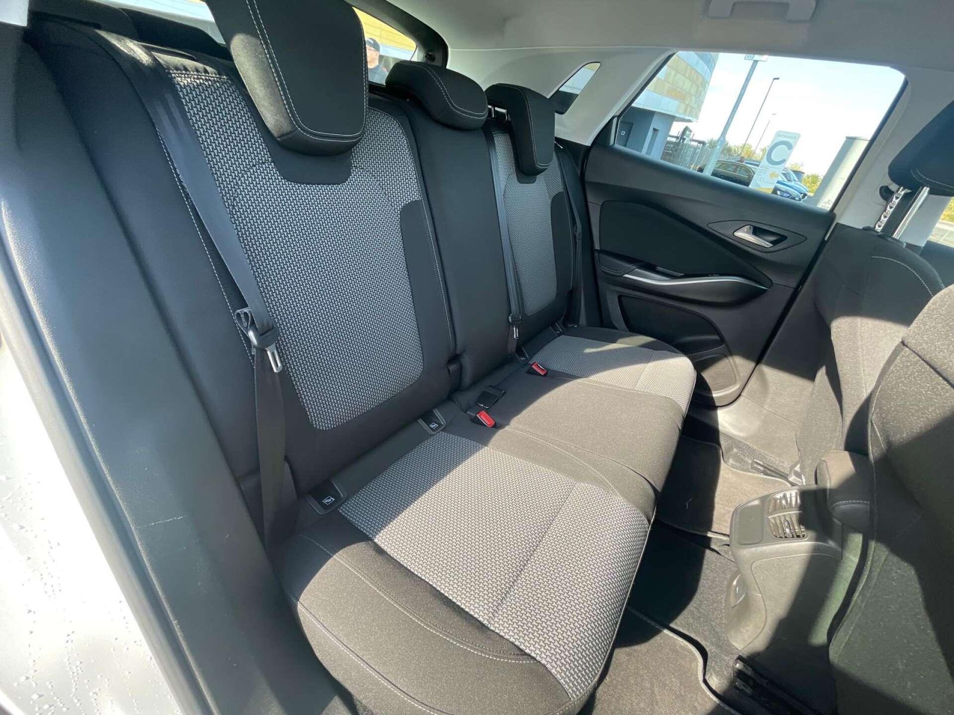 Vauxhall Grandland X view 38