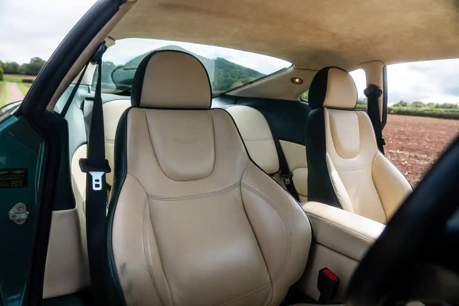Aston Martin DB7 view 23