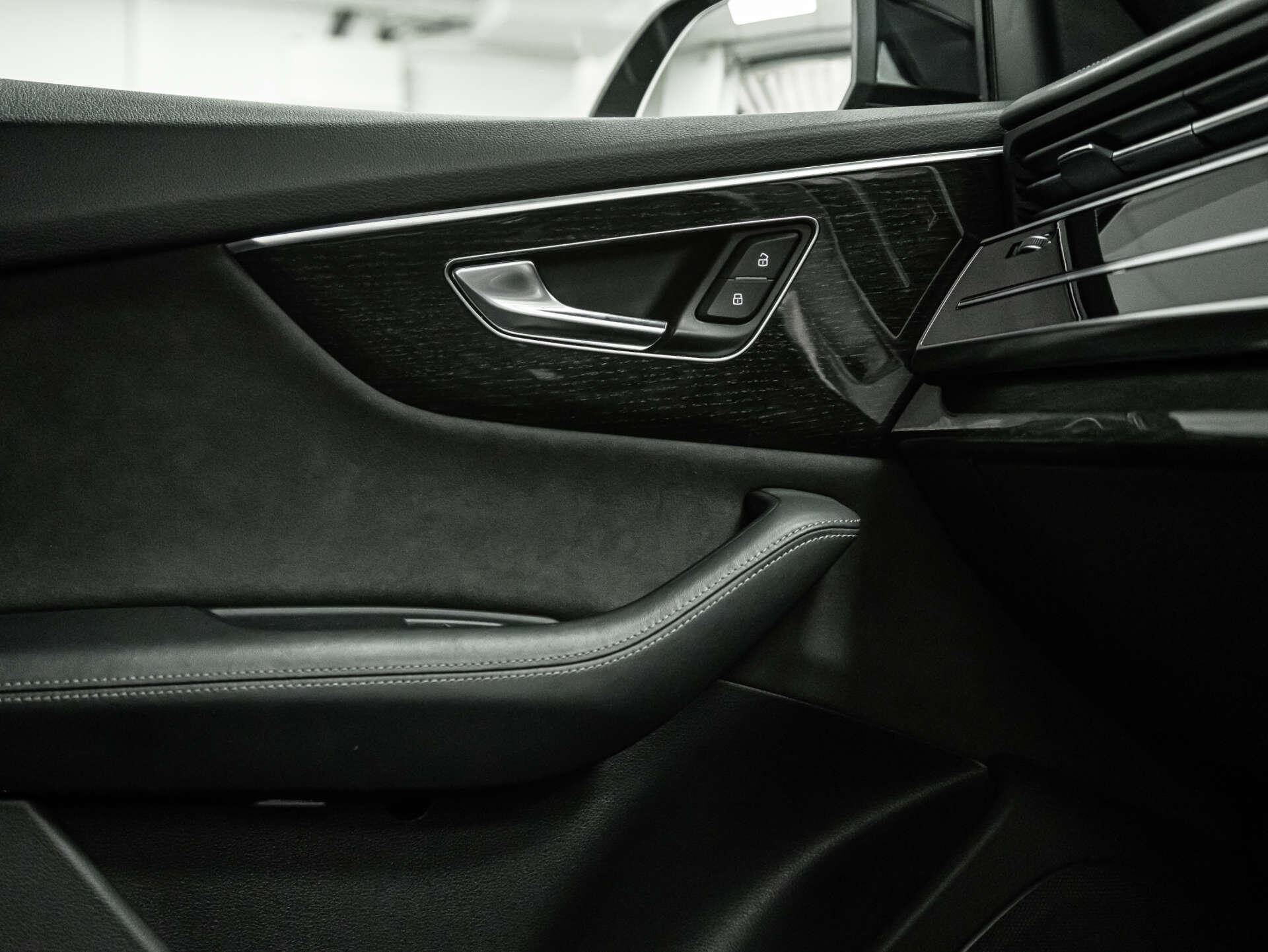 Audi SQ8 view 62