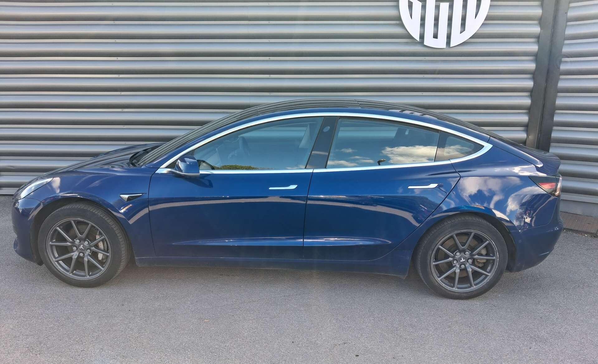 Tesla Model 3 view 10