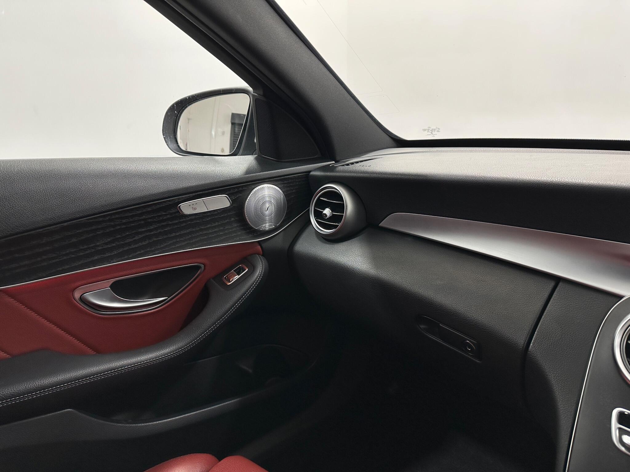 Mercedes-Benz C Class view 29