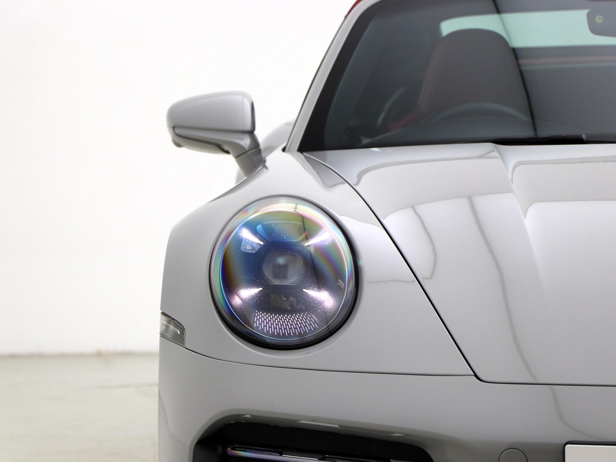 Porsche 911 view 9
