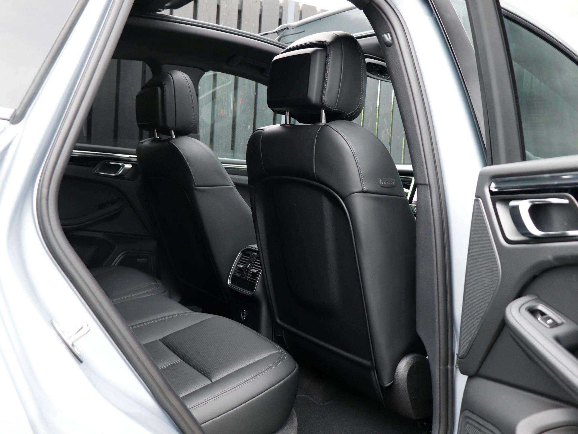 Porsche Macan view 29