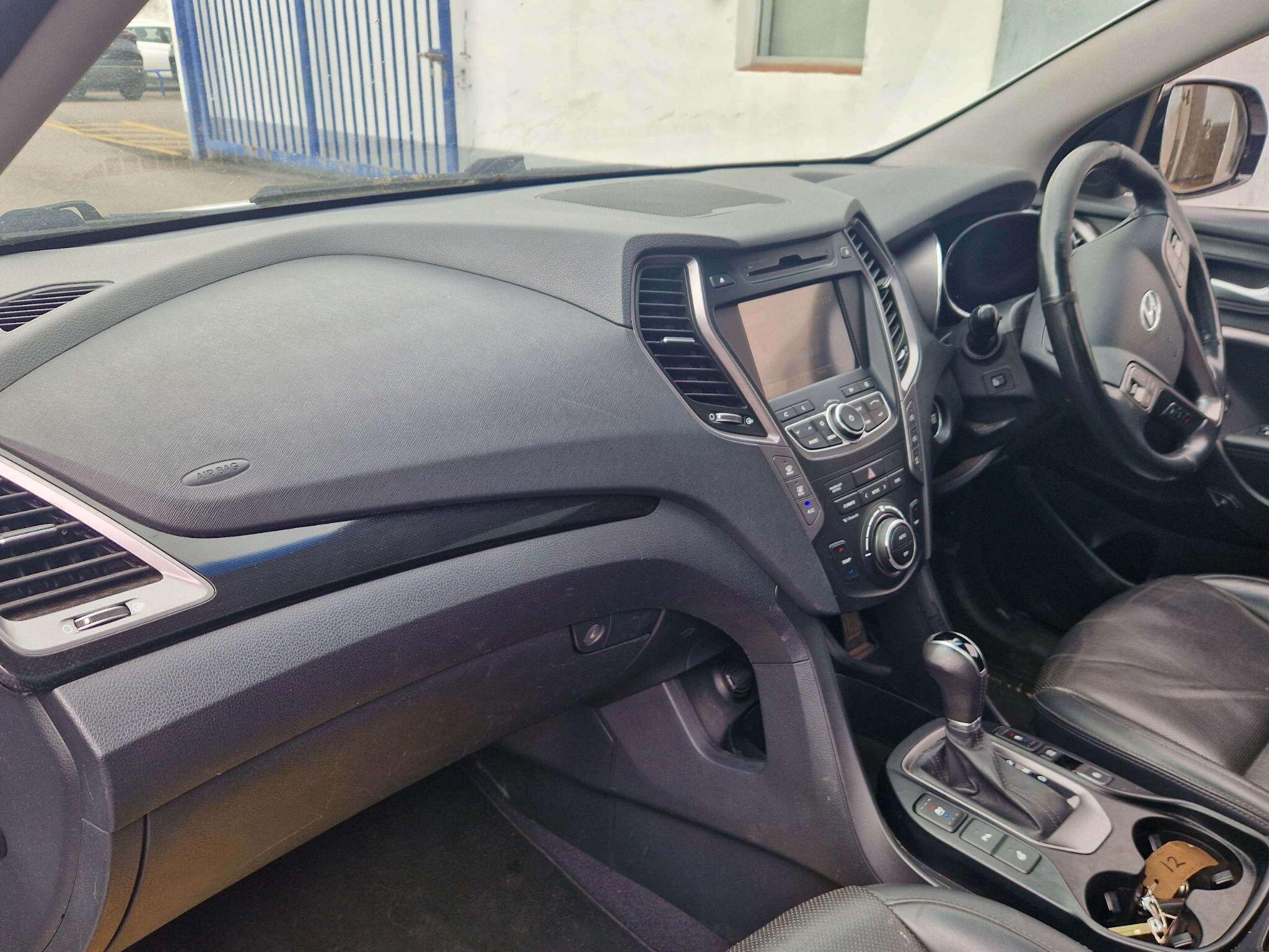 Hyundai Santa FE view 8