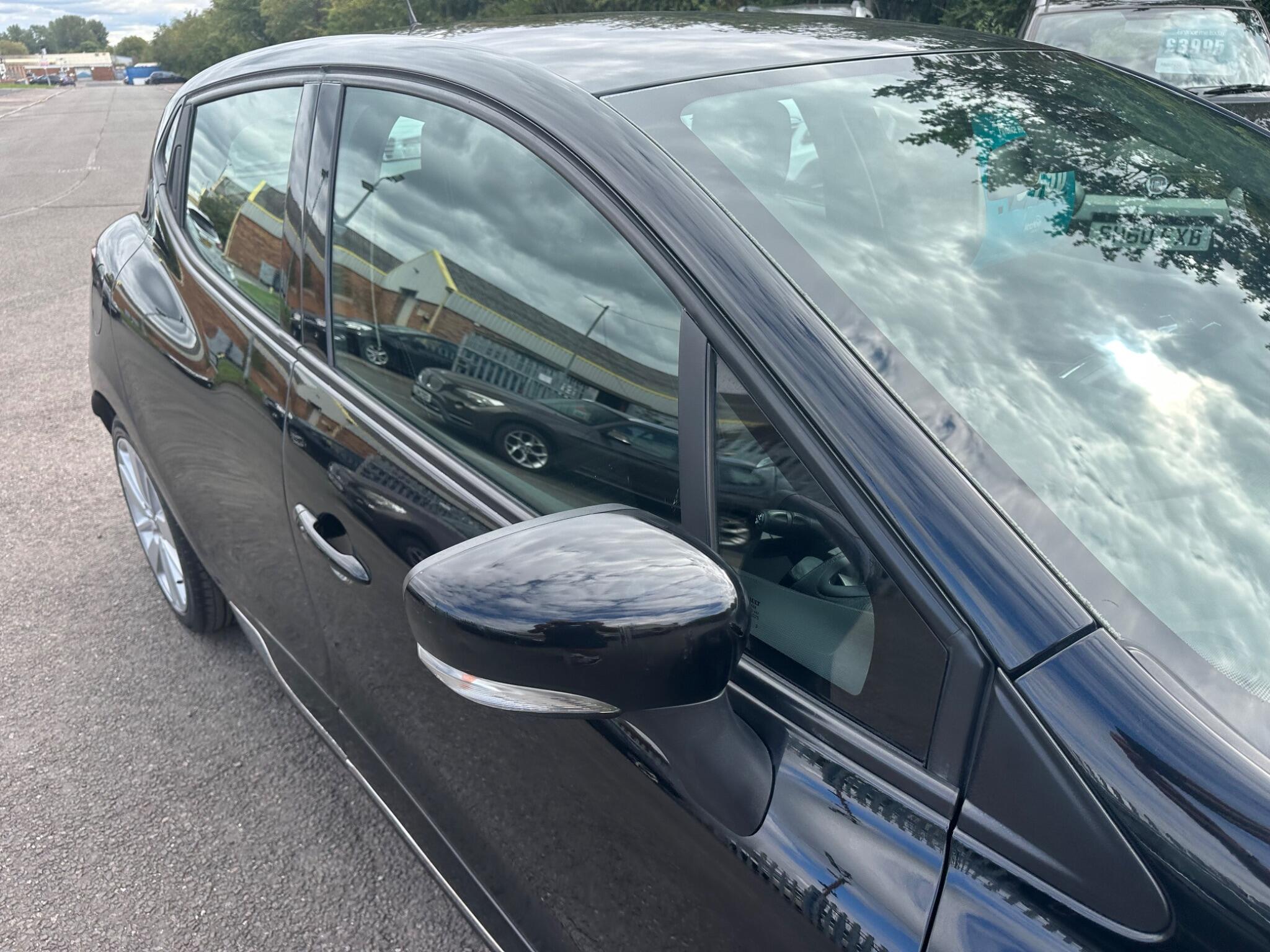 Renault Clio view 39
