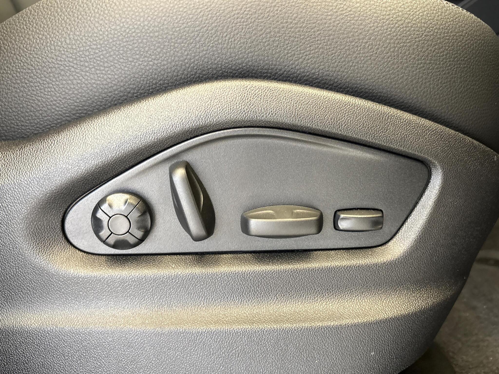 Porsche Cayenne view 44