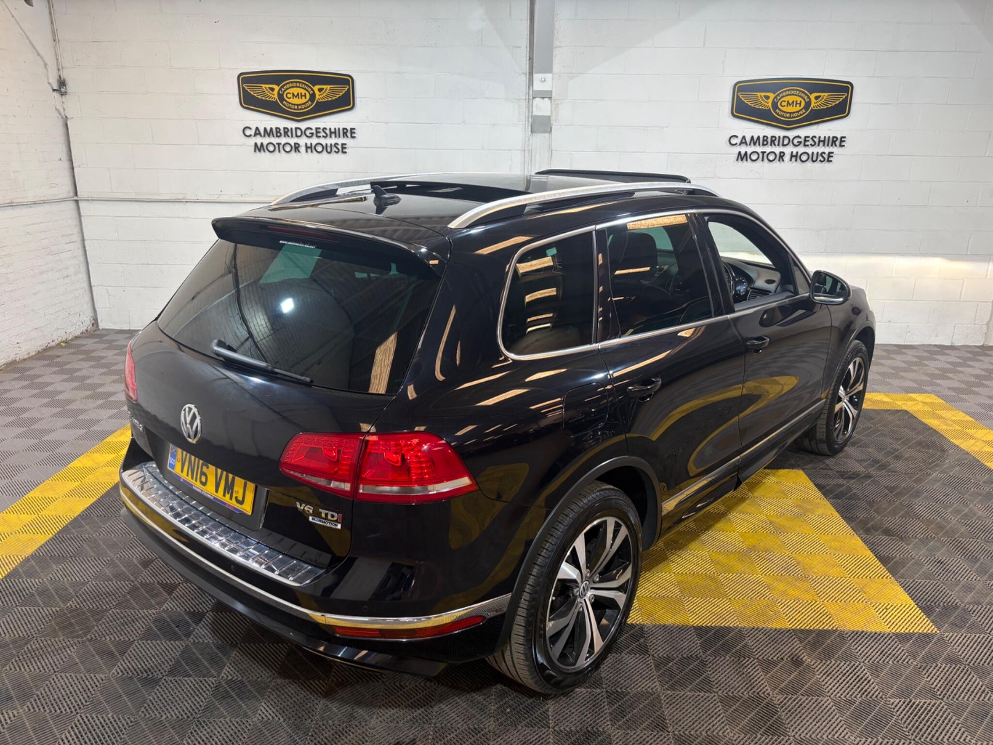 Volkswagen Touareg view 28