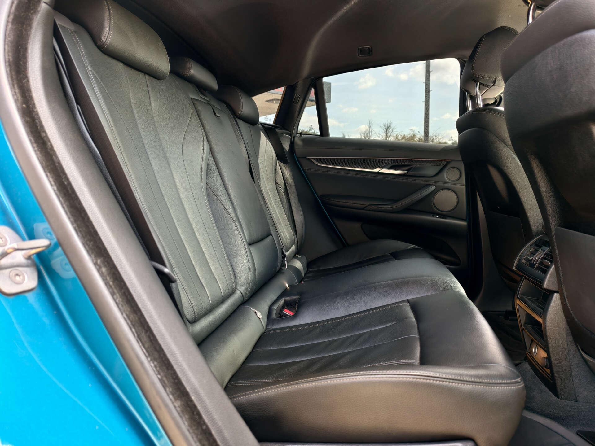 BMW X6 view 19