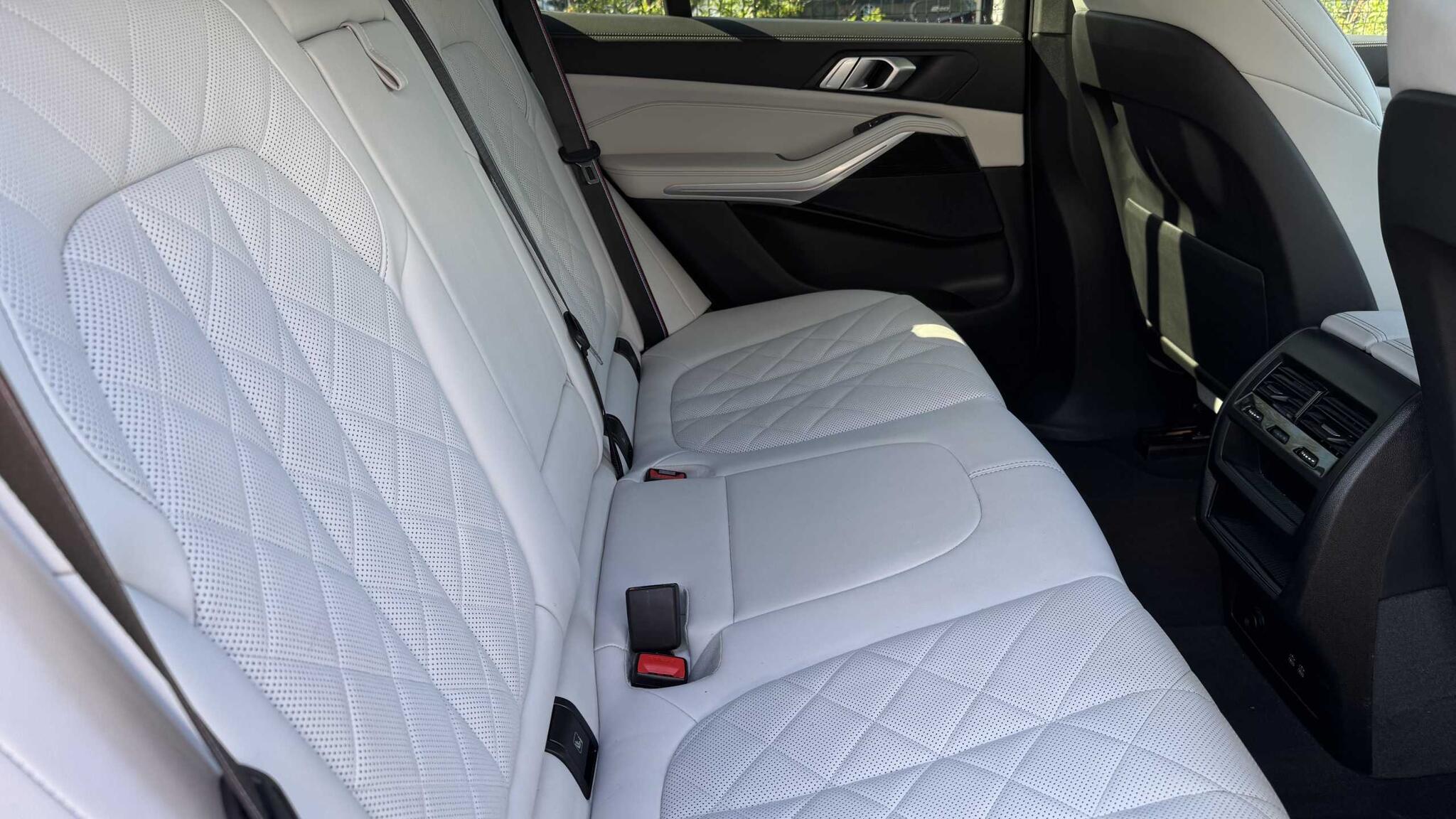 BMW X5 view 10