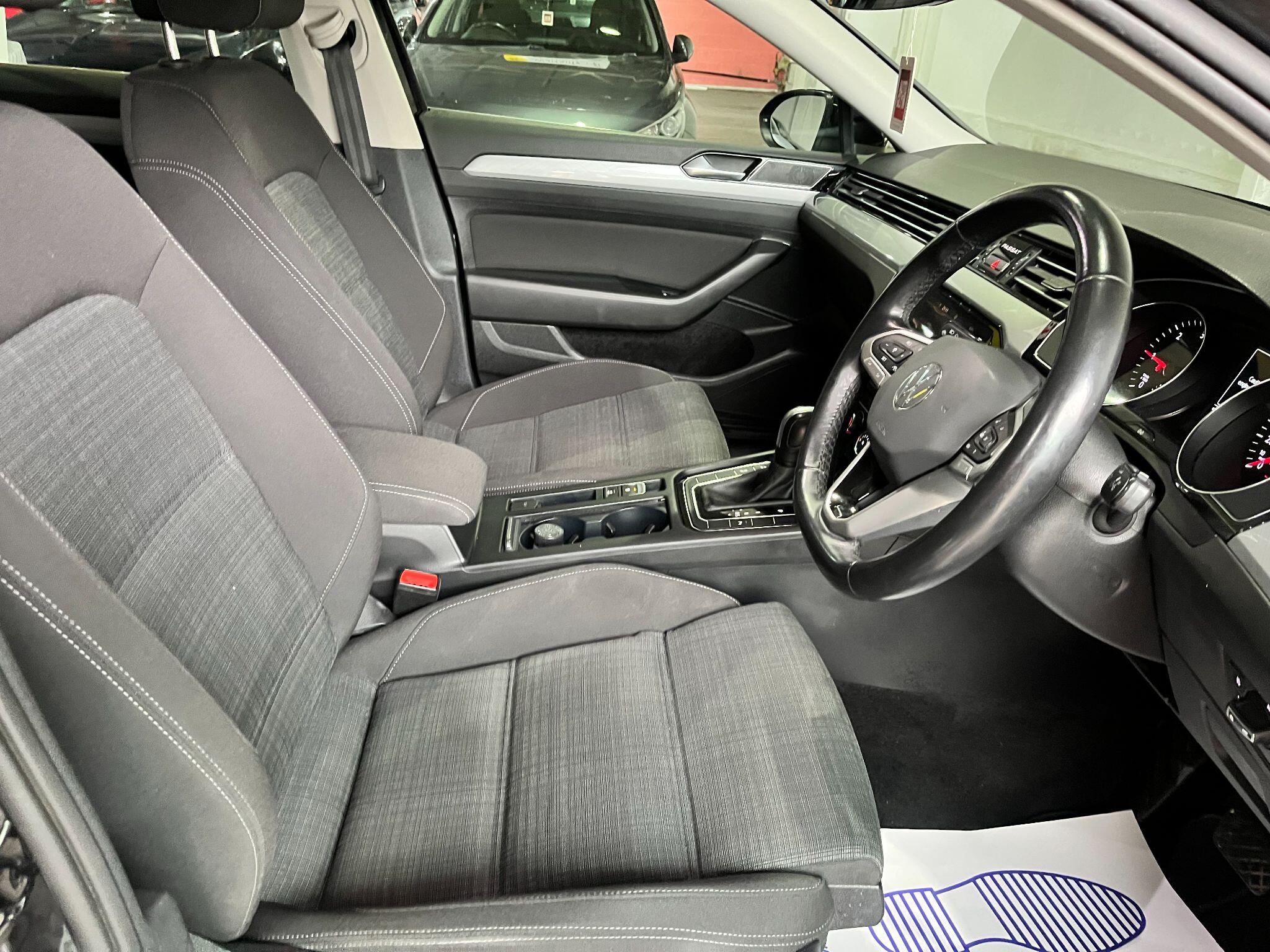 Volkswagen Passat view 18