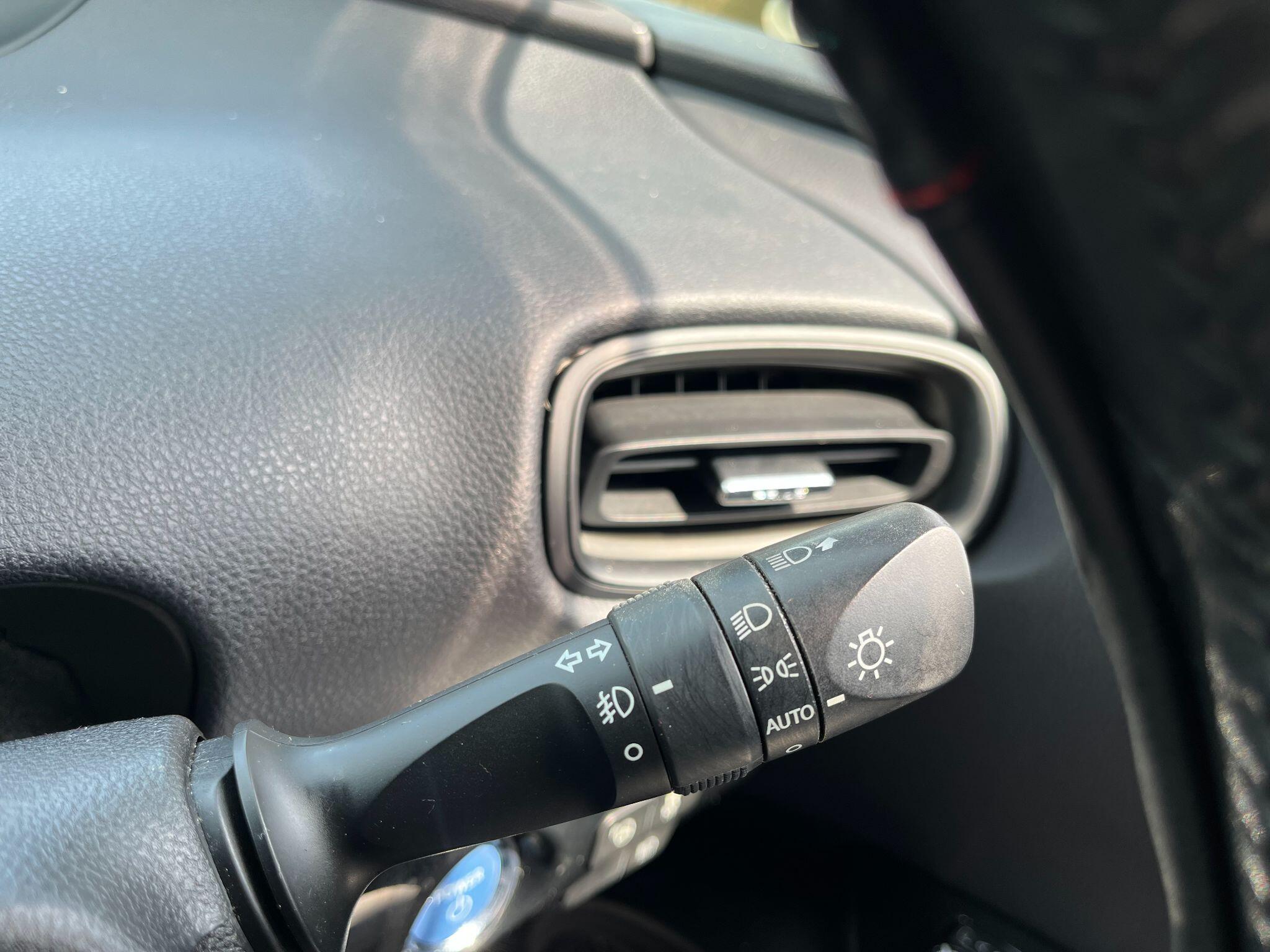 Toyota Prius view 30