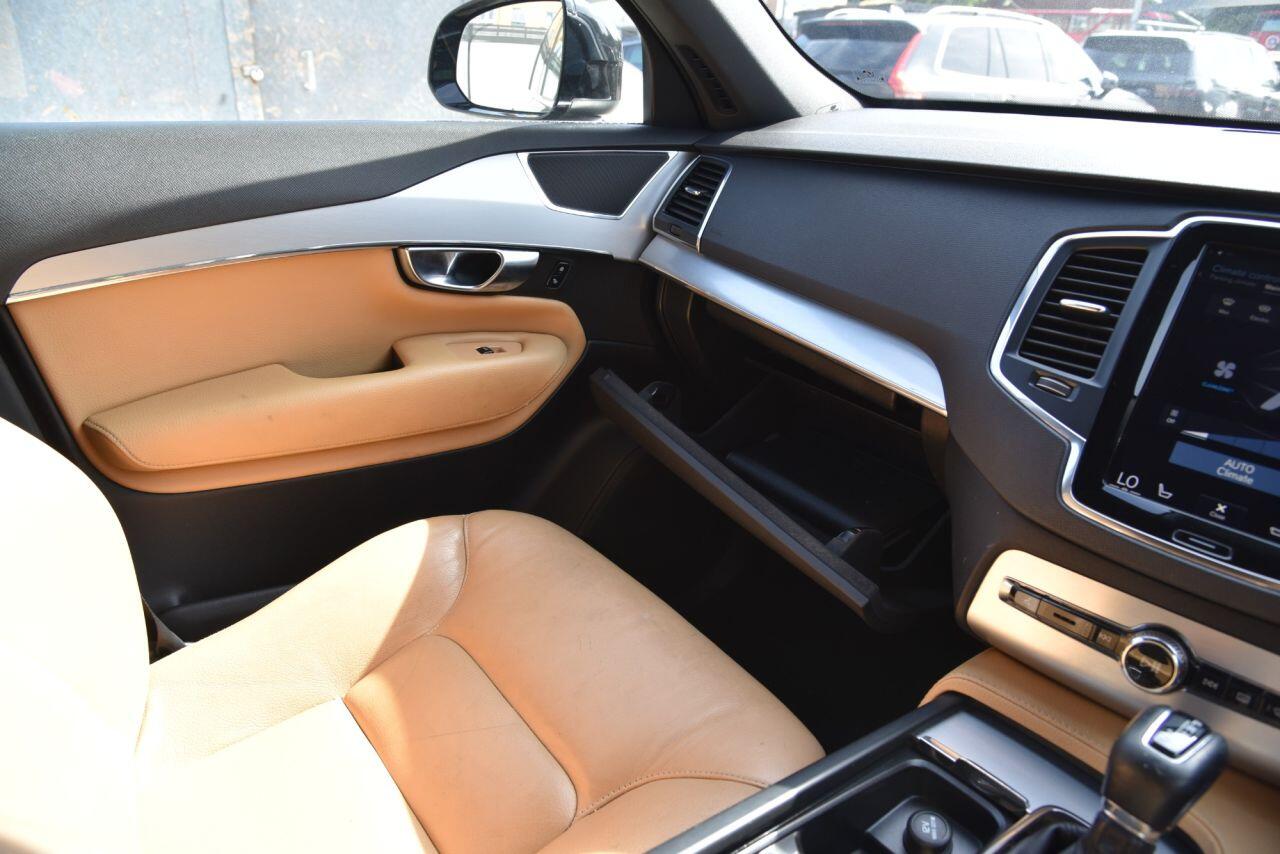 Volvo XC90 view 38