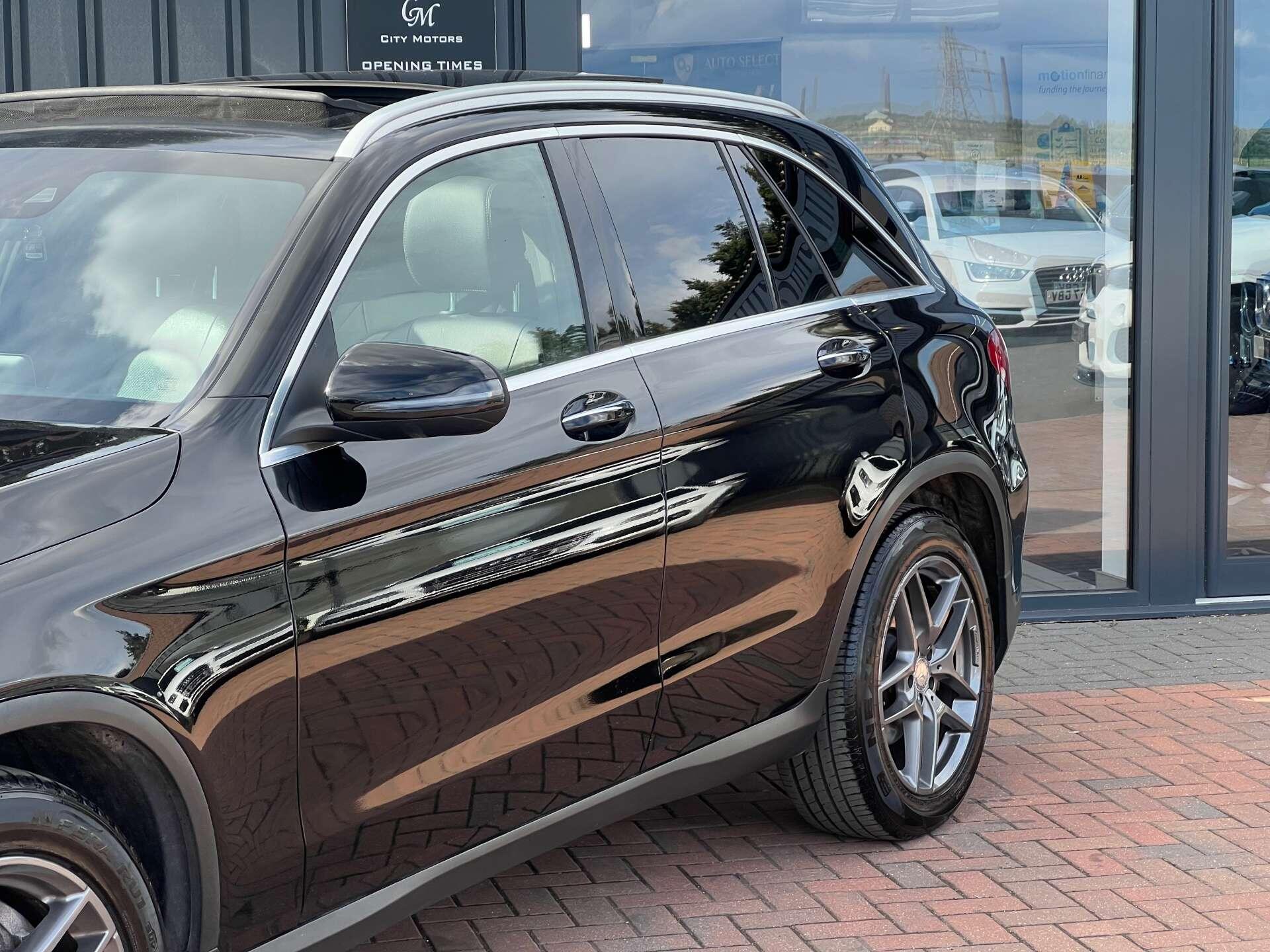 Mercedes-Benz GLC view 3
